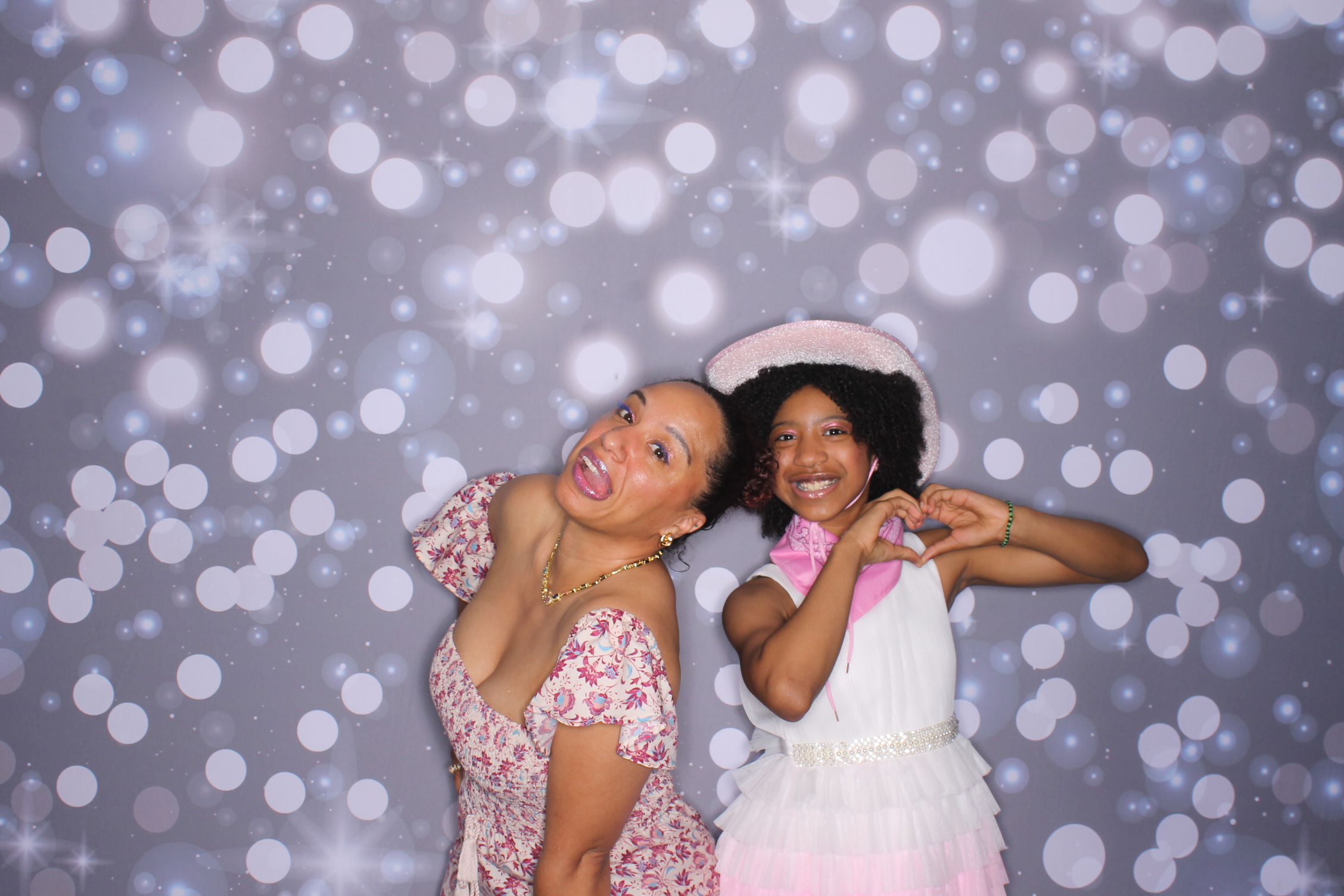 Father Daughter Cupcake Prom | View more photos from the event at gallery.photoboothcincy.com/u/PhotoBoothCincy/Father-Daughter-Cupcake-Prom-2