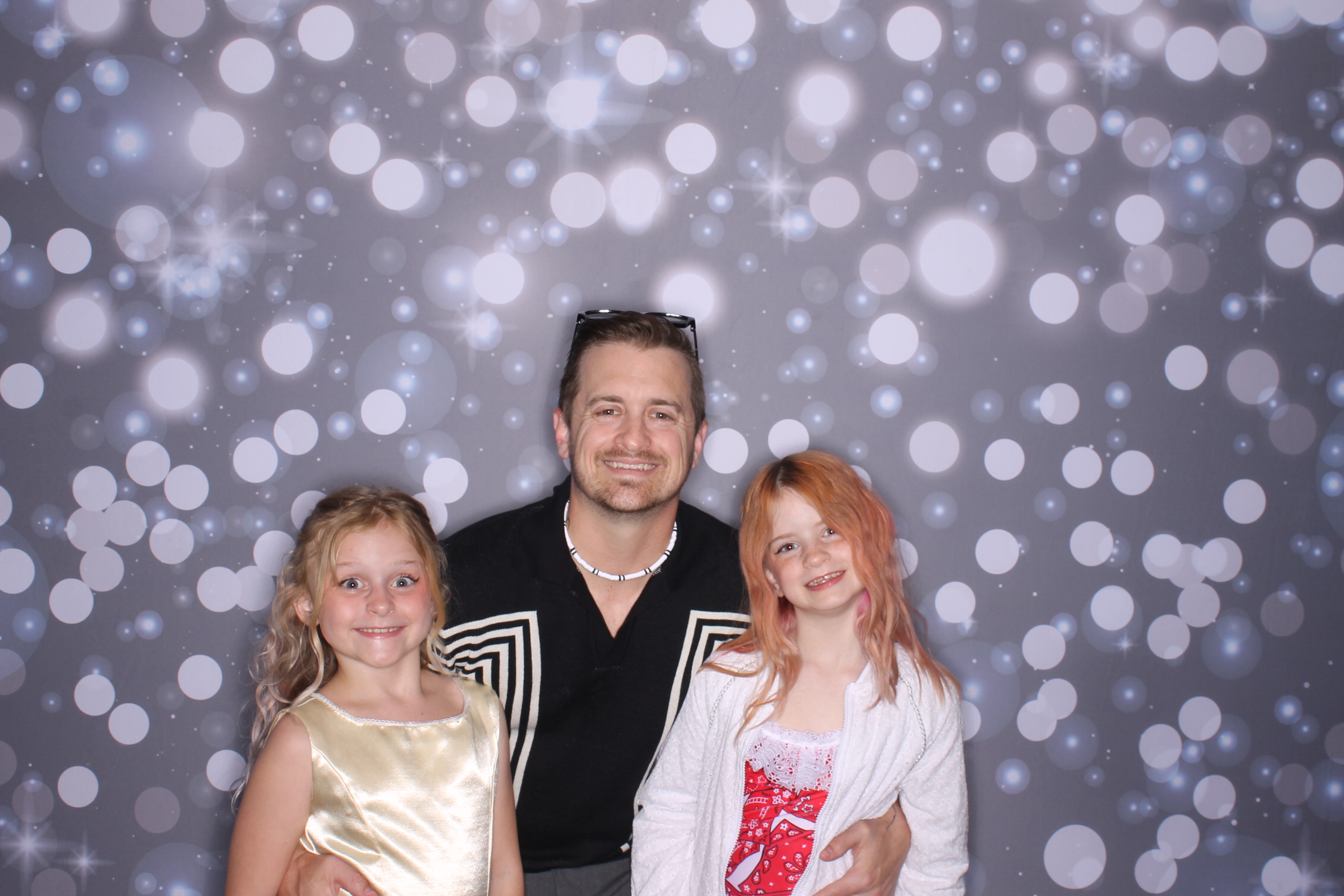 Father Daughter Cupcake Prom | View more photos from the event at gallery.photoboothcincy.com/u/PhotoBoothCincy/Father-Daughter-Cupcake-Prom-2
