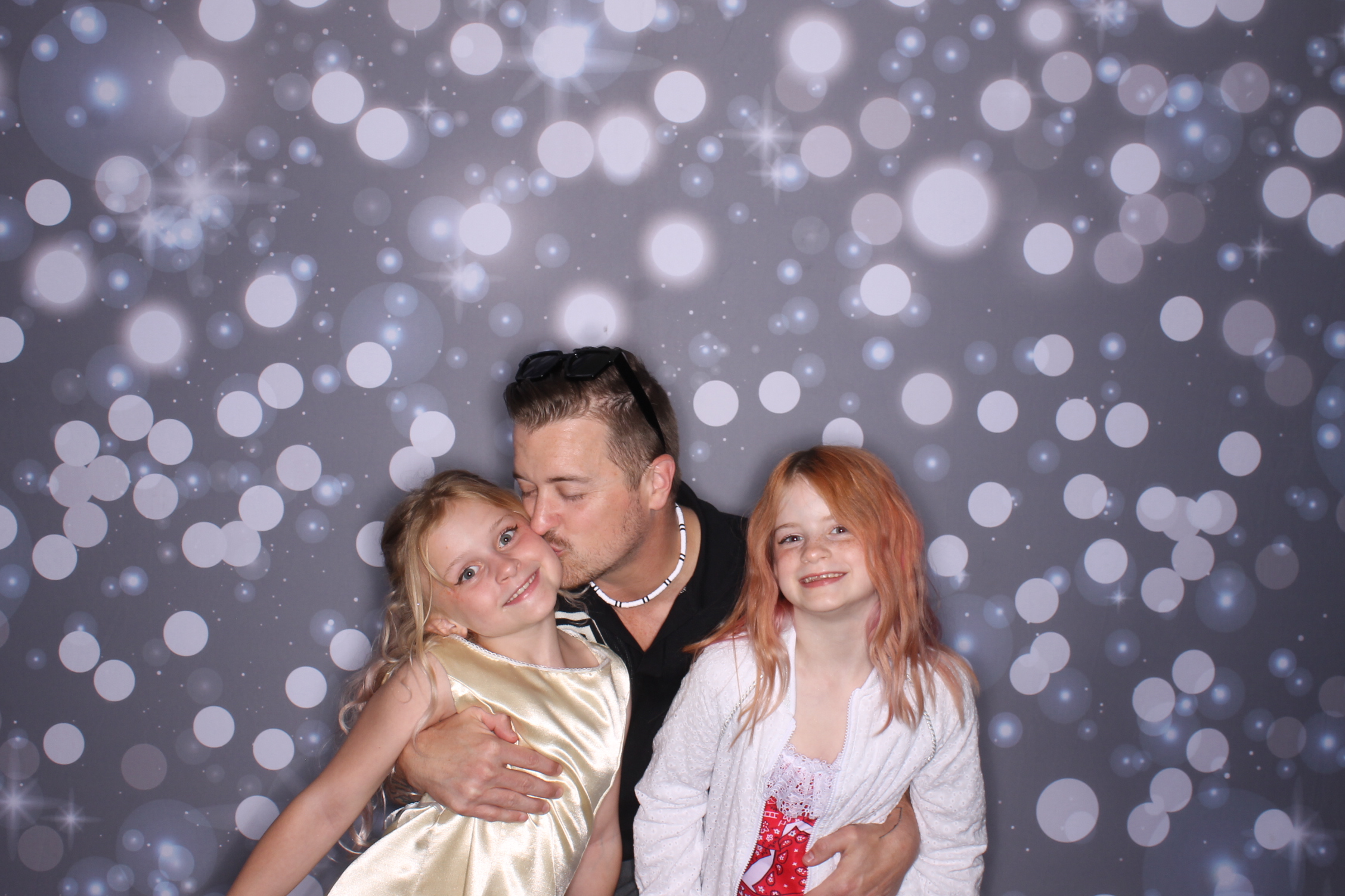 Father Daughter Cupcake Prom | View more photos from the event at gallery.photoboothcincy.com/u/PhotoBoothCincy/Father-Daughter-Cupcake-Prom-2