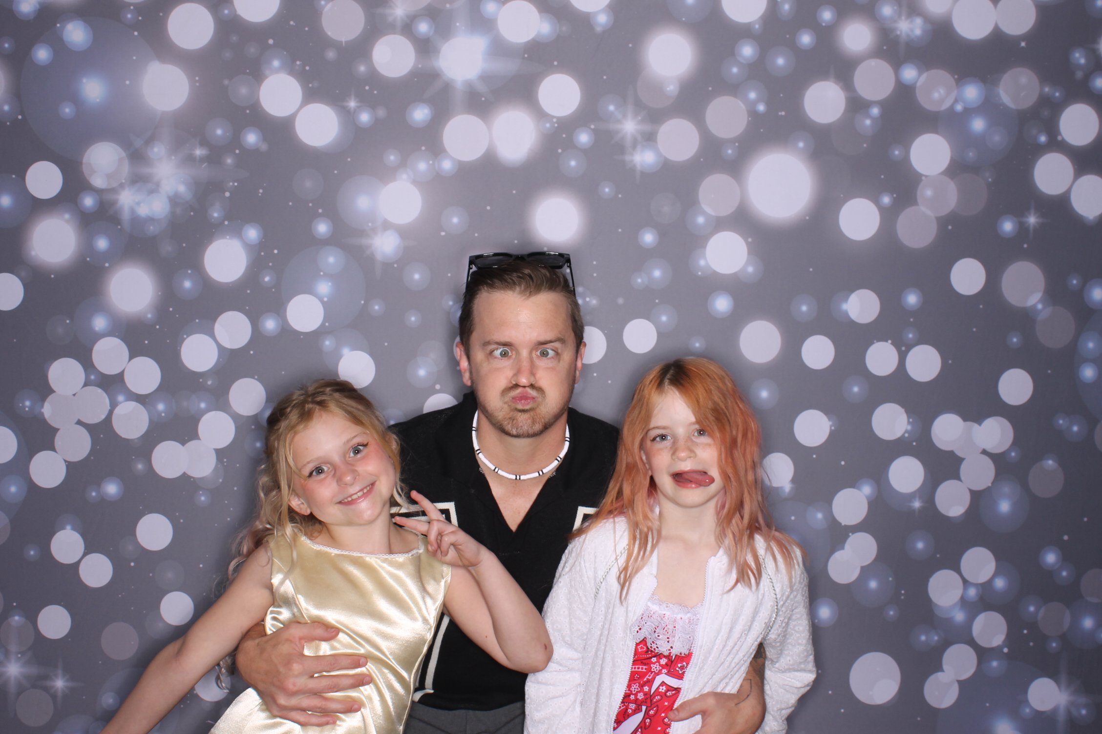 Father Daughter Cupcake Prom | View more photos from the event at gallery.photoboothcincy.com/u/PhotoBoothCincy/Father-Daughter-Cupcake-Prom-2