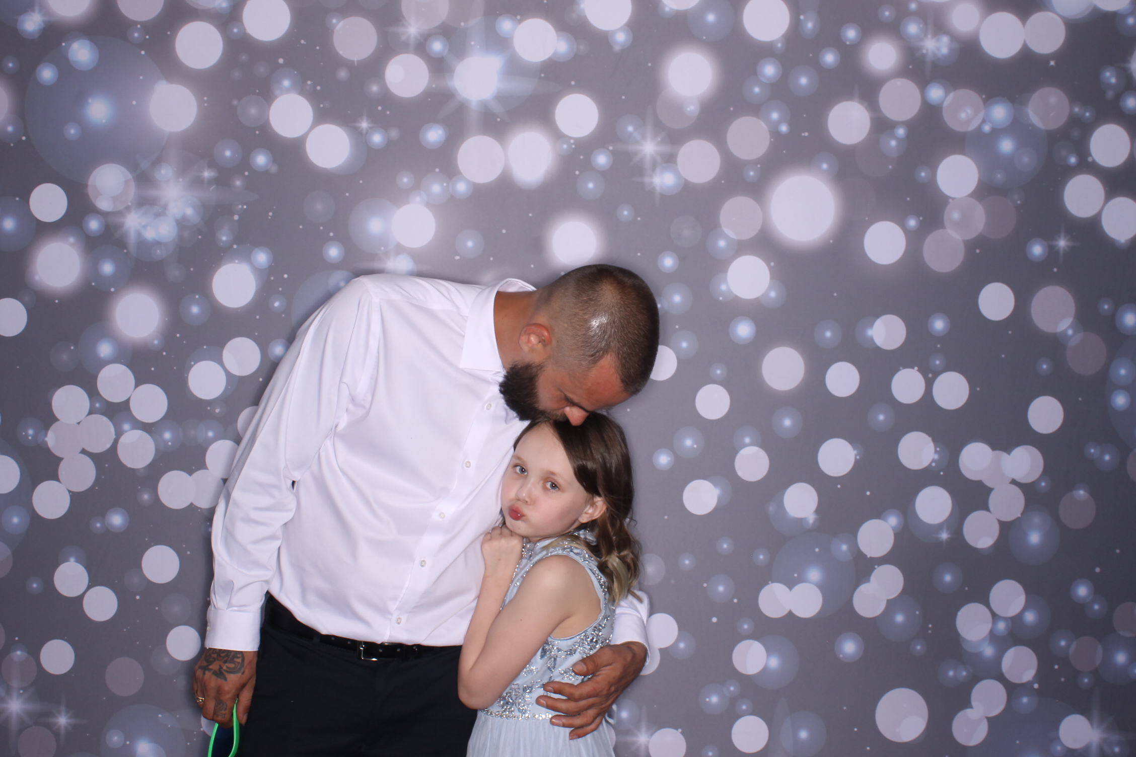 Father Daughter Cupcake Prom | View more photos from the event at gallery.photoboothcincy.com/u/PhotoBoothCincy/Father-Daughter-Cupcake-Prom-2