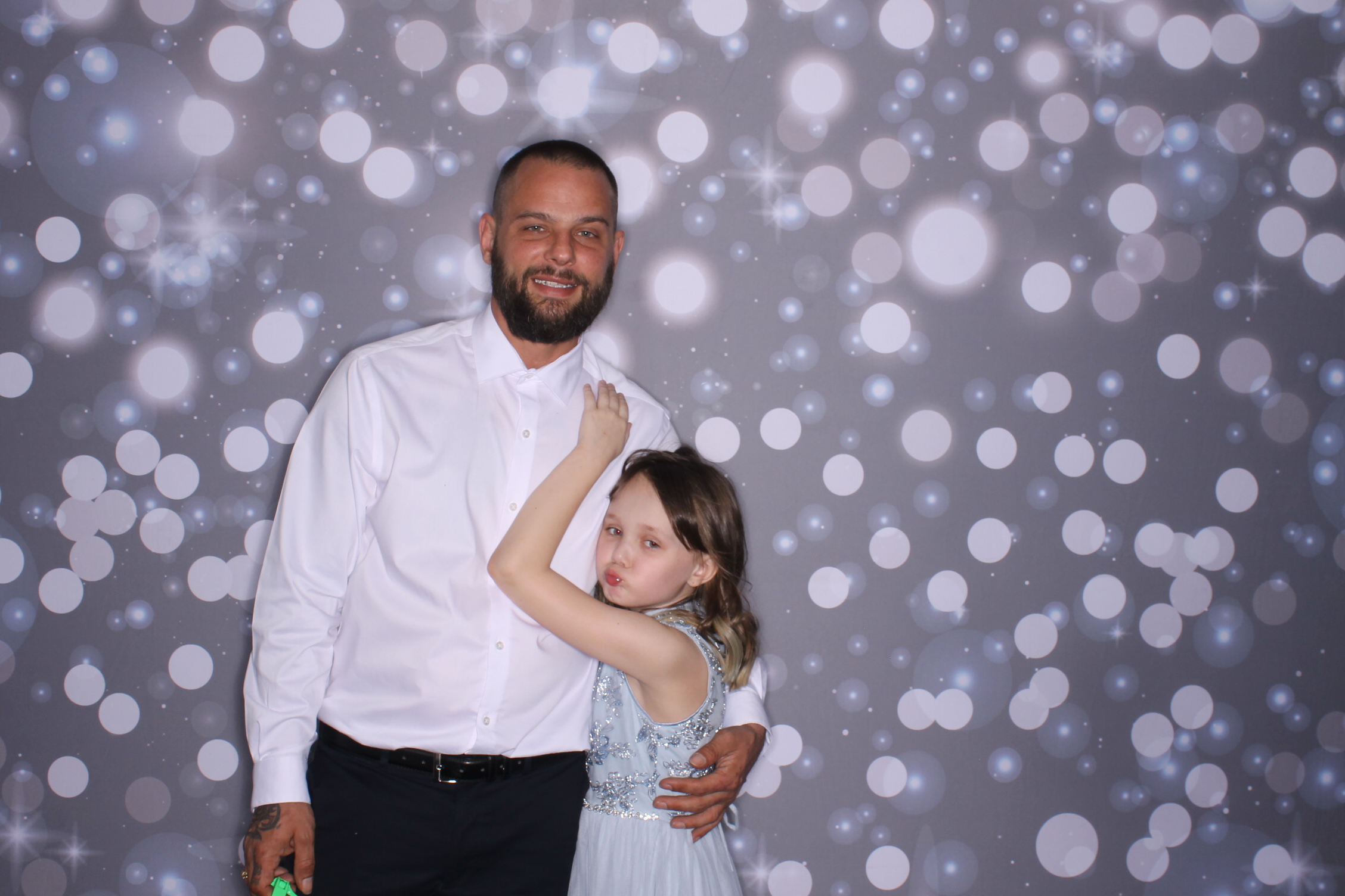 Father Daughter Cupcake Prom | View more photos from the event at gallery.photoboothcincy.com/u/PhotoBoothCincy/Father-Daughter-Cupcake-Prom-2