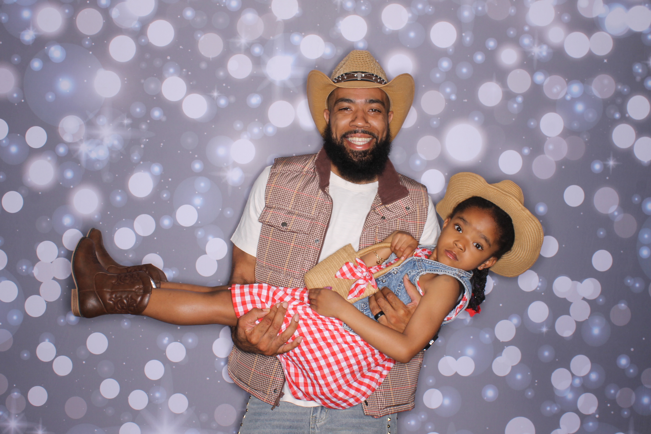 Father Daughter Cupcake Prom | View more photos from the event at gallery.photoboothcincy.com/u/PhotoBoothCincy/Father-Daughter-Cupcake-Prom-2