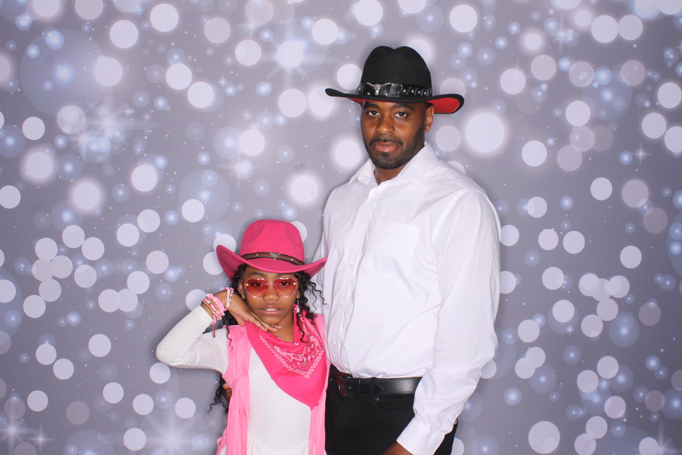 Father Daughter Cupcake Prom | View more photos from the event at gallery.photoboothcincy.com/u/PhotoBoothCincy/Father-Daughter-Cupcake-Prom-2