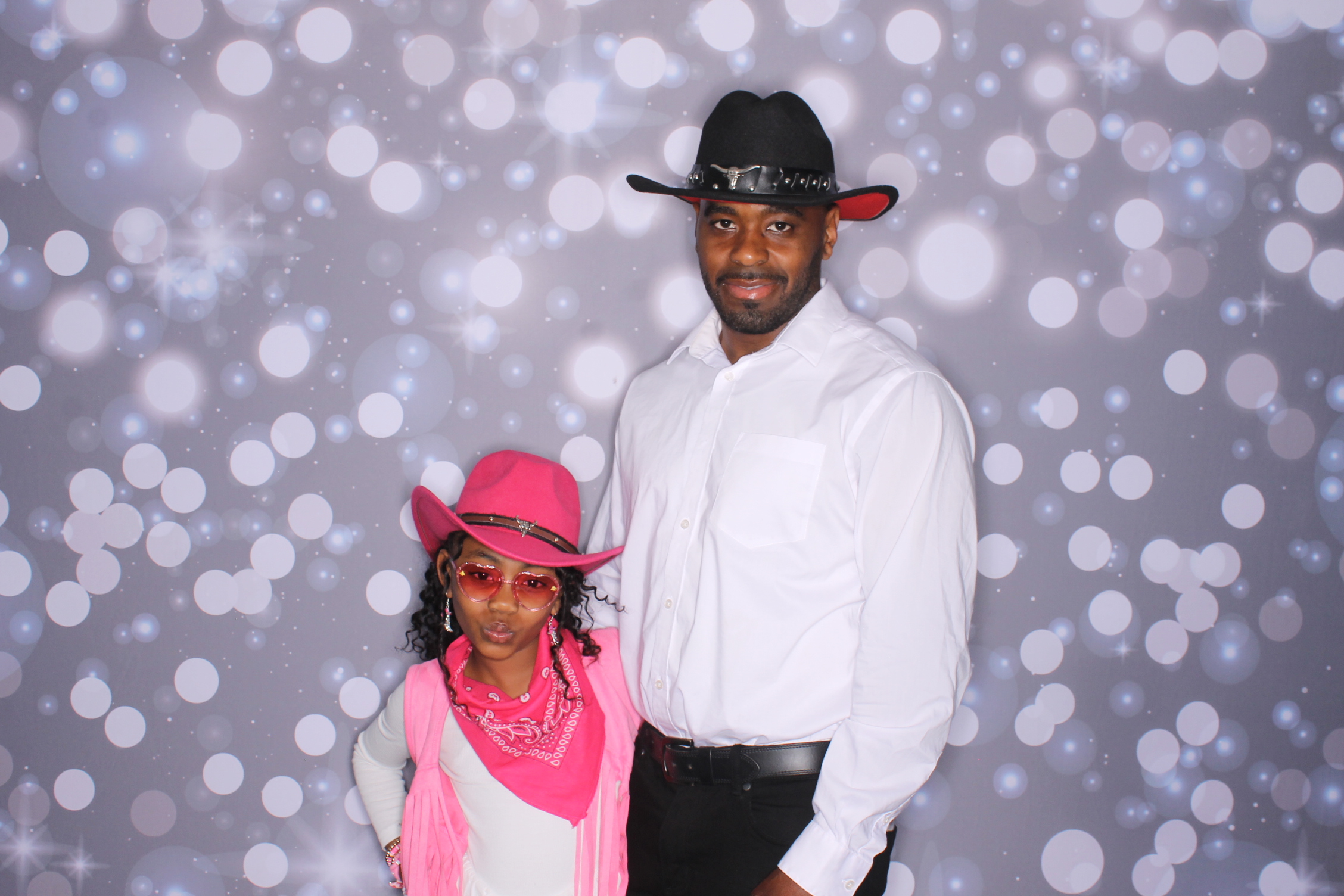 Father Daughter Cupcake Prom | View more photos from the event at gallery.photoboothcincy.com/u/PhotoBoothCincy/Father-Daughter-Cupcake-Prom-2