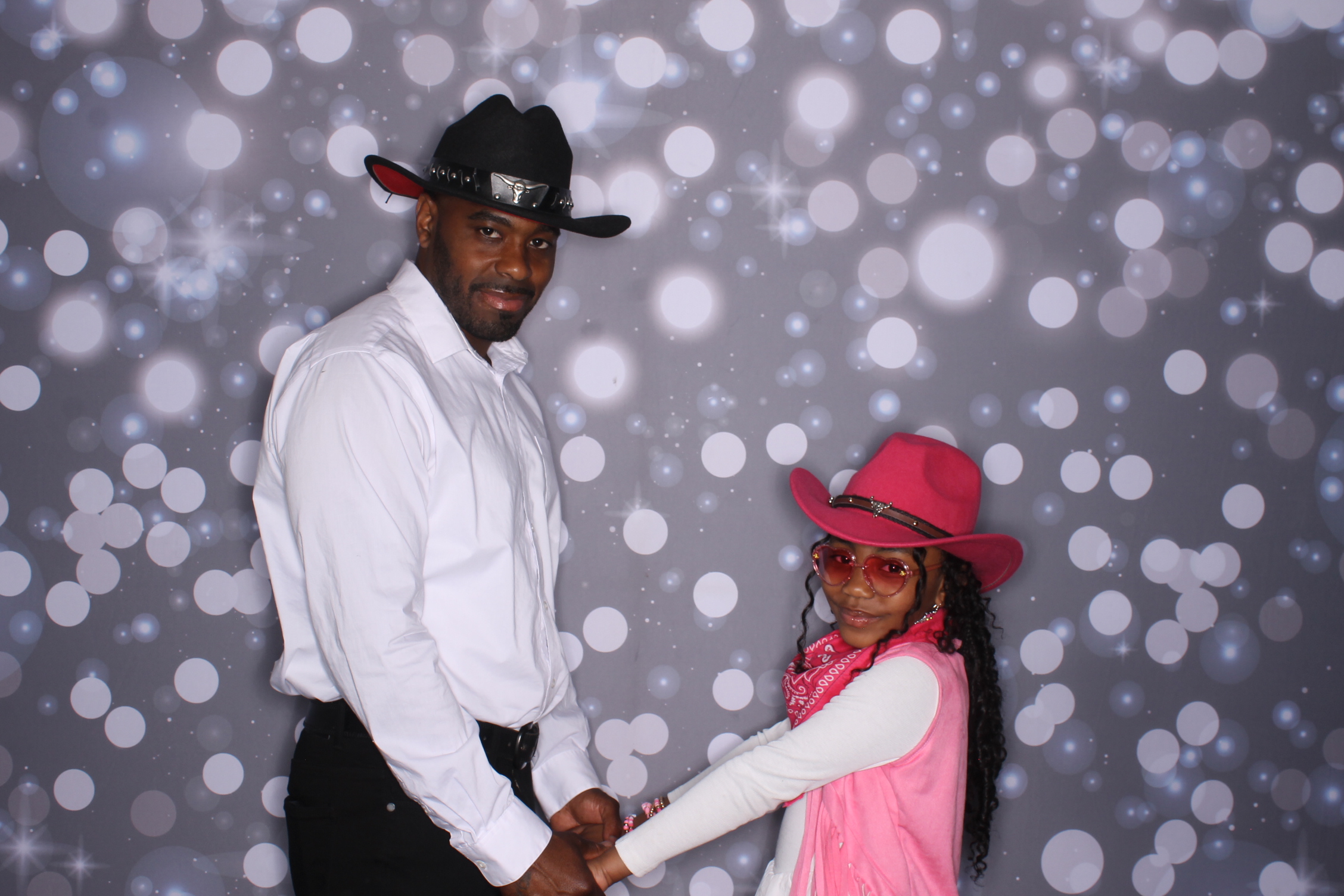 Father Daughter Cupcake Prom | View more photos from the event at gallery.photoboothcincy.com/u/PhotoBoothCincy/Father-Daughter-Cupcake-Prom-2