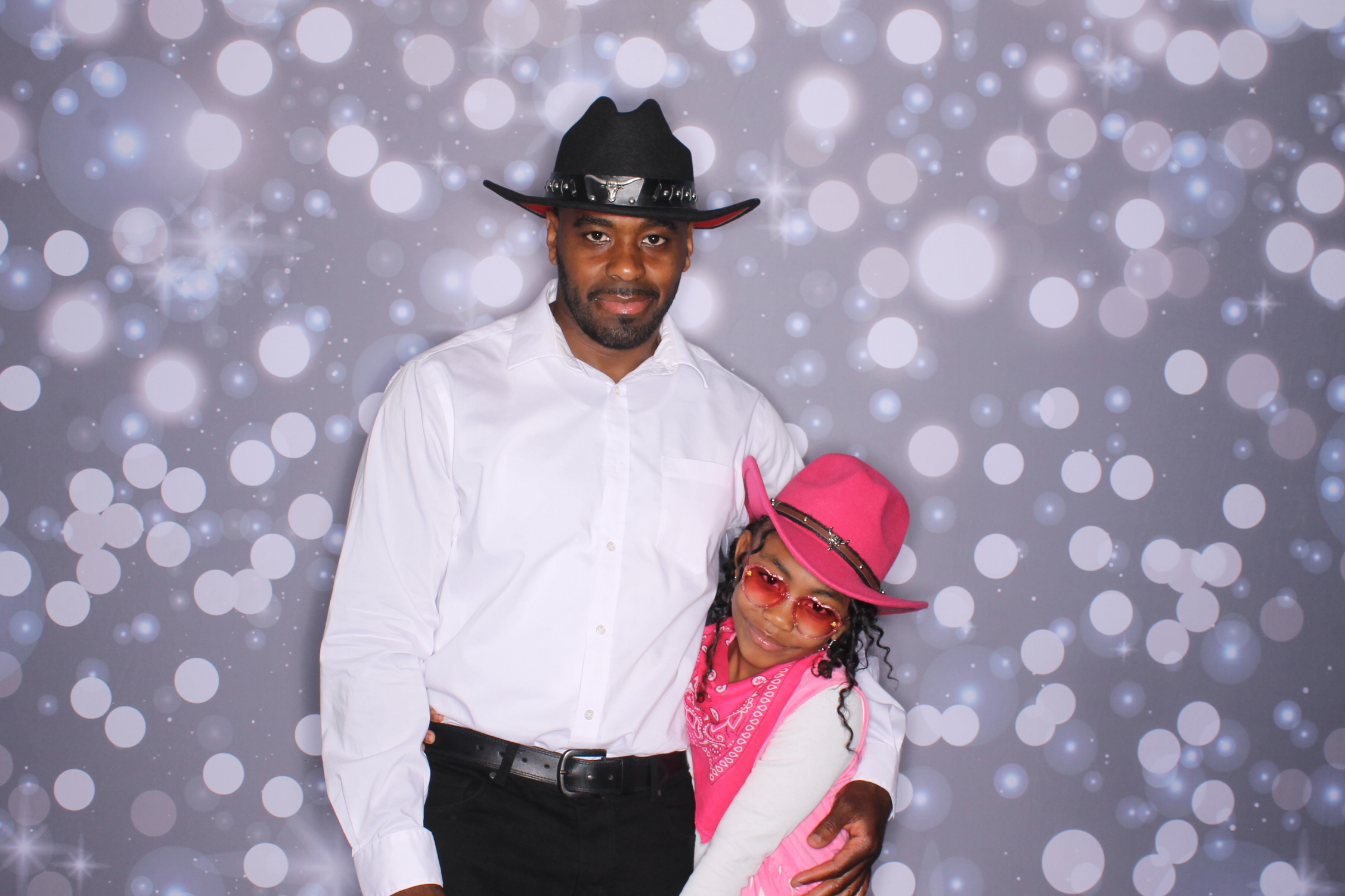 Father Daughter Cupcake Prom | View more photos from the event at gallery.photoboothcincy.com/u/PhotoBoothCincy/Father-Daughter-Cupcake-Prom-2