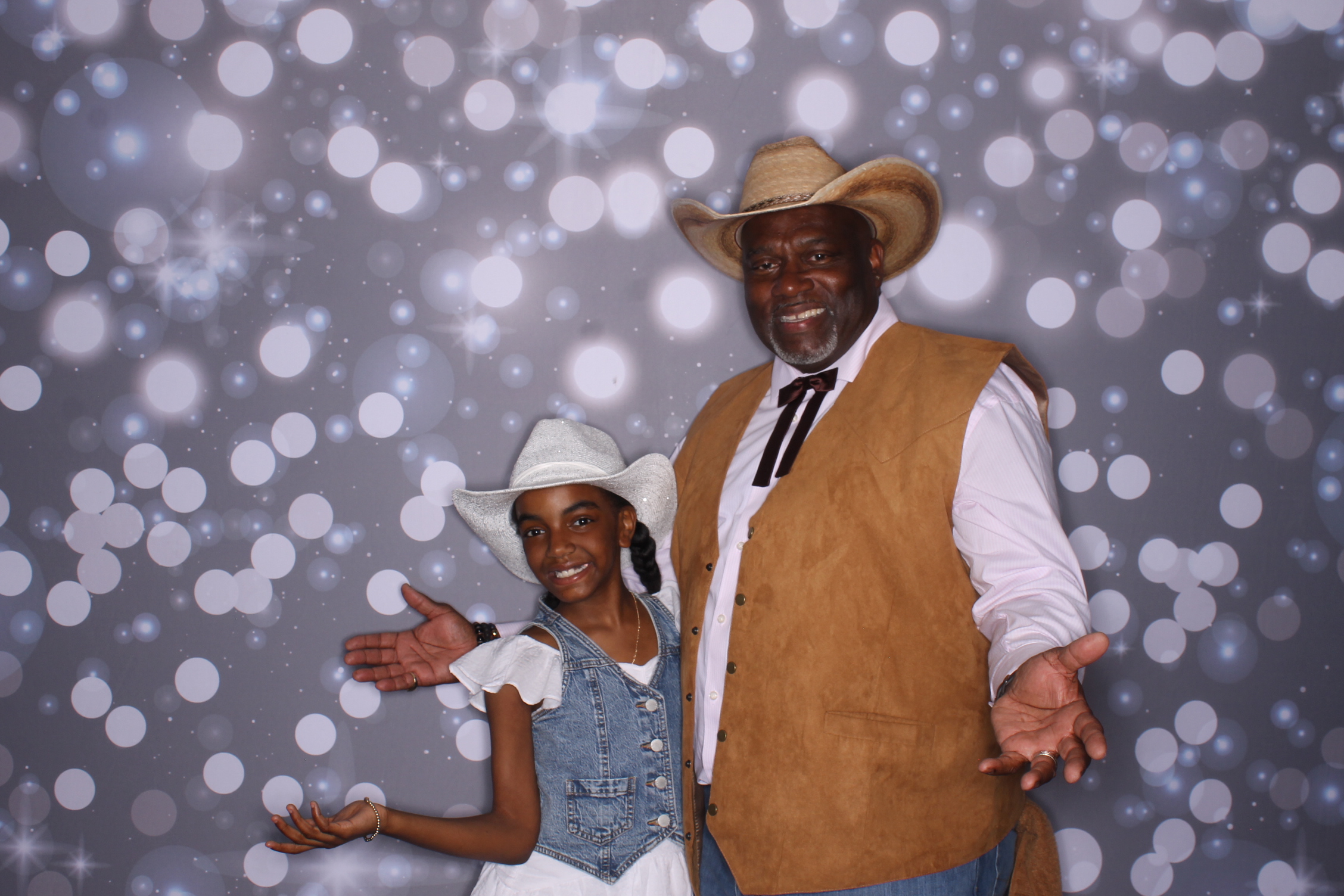 Father Daughter Cupcake Prom | View more photos from the event at gallery.photoboothcincy.com/u/PhotoBoothCincy/Father-Daughter-Cupcake-Prom-2