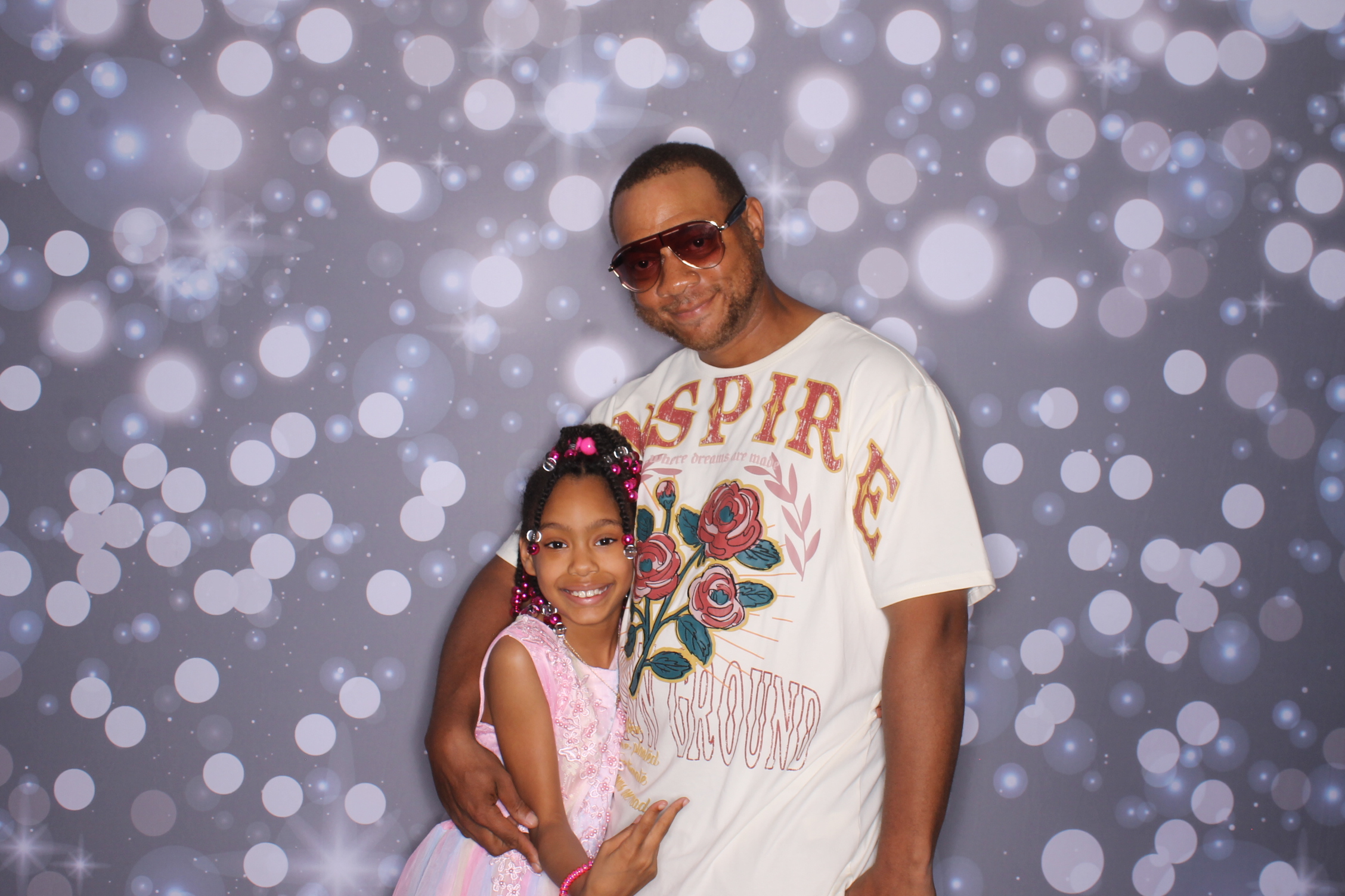 Father Daughter Cupcake Prom | View more photos from the event at gallery.photoboothcincy.com/u/PhotoBoothCincy/Father-Daughter-Cupcake-Prom-2