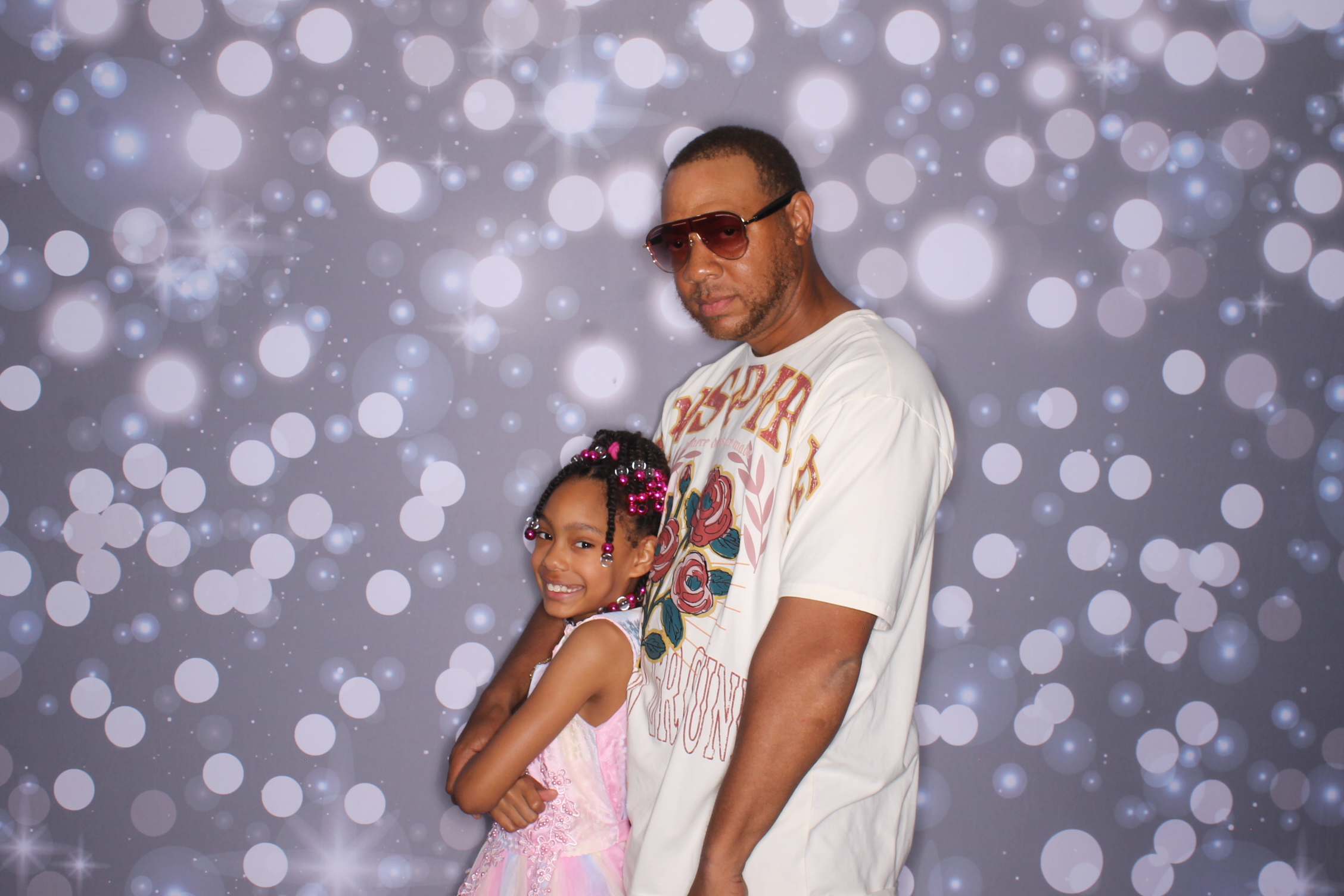 Father Daughter Cupcake Prom | View more photos from the event at gallery.photoboothcincy.com/u/PhotoBoothCincy/Father-Daughter-Cupcake-Prom-2