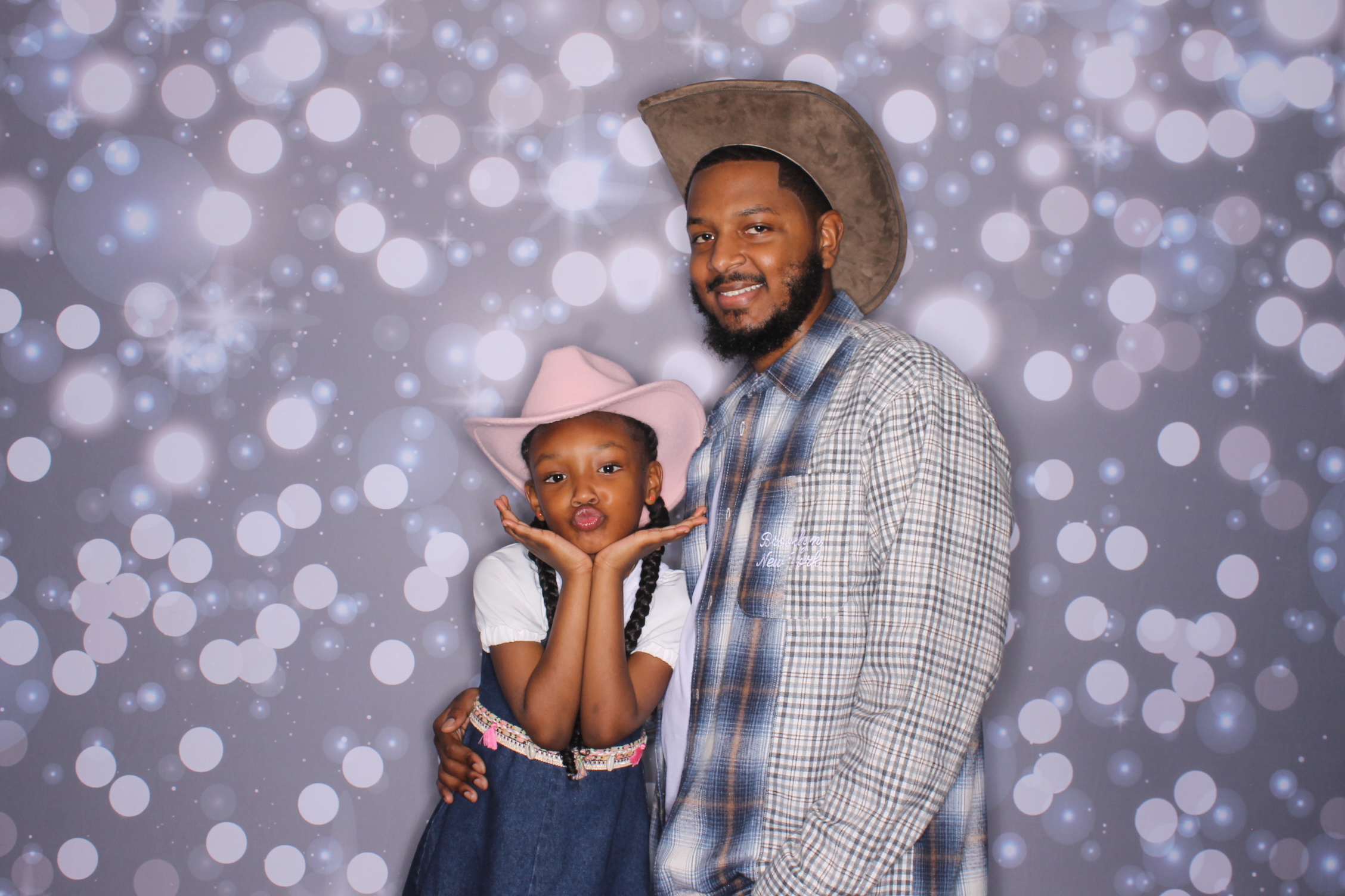 Father Daughter Cupcake Prom | View more photos from the event at gallery.photoboothcincy.com/u/PhotoBoothCincy/Father-Daughter-Cupcake-Prom-2