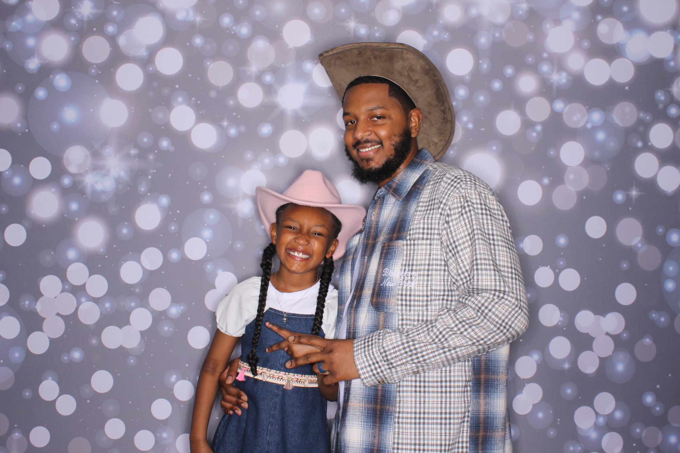 Father Daughter Cupcake Prom | View more photos from the event at gallery.photoboothcincy.com/u/PhotoBoothCincy/Father-Daughter-Cupcake-Prom-2
