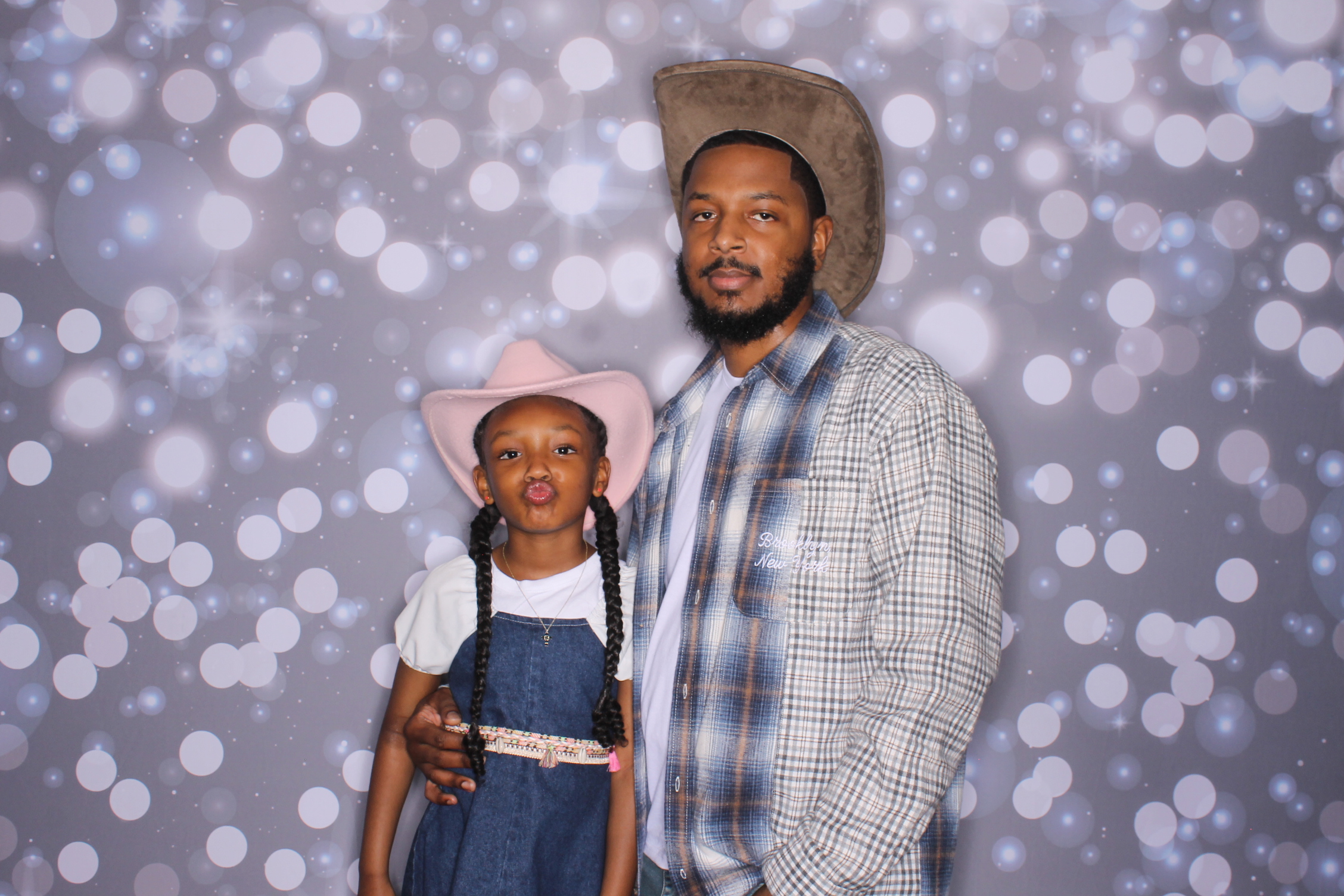 Father Daughter Cupcake Prom | View more photos from the event at gallery.photoboothcincy.com/u/PhotoBoothCincy/Father-Daughter-Cupcake-Prom-2