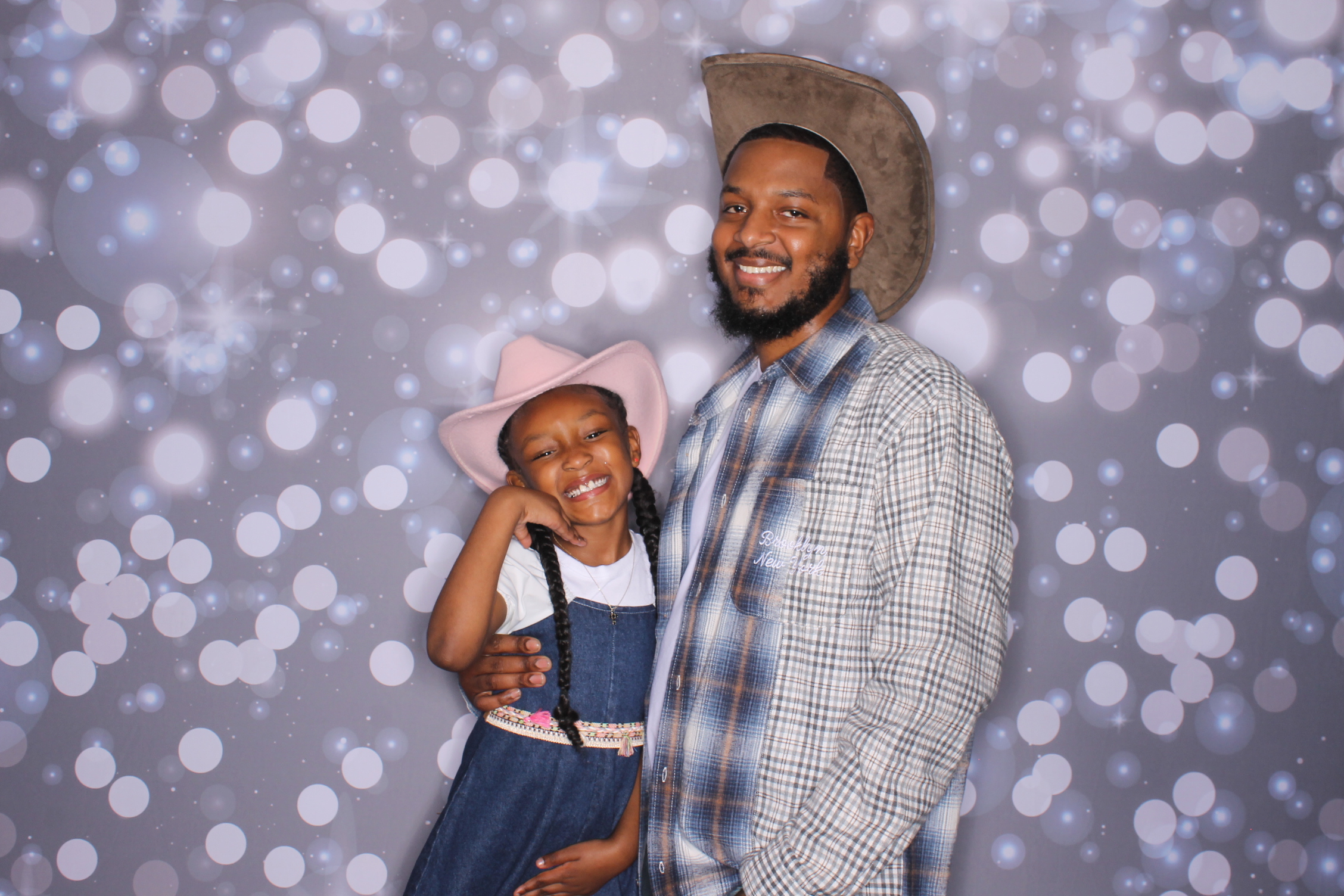Father Daughter Cupcake Prom | View more photos from the event at gallery.photoboothcincy.com/u/PhotoBoothCincy/Father-Daughter-Cupcake-Prom-2