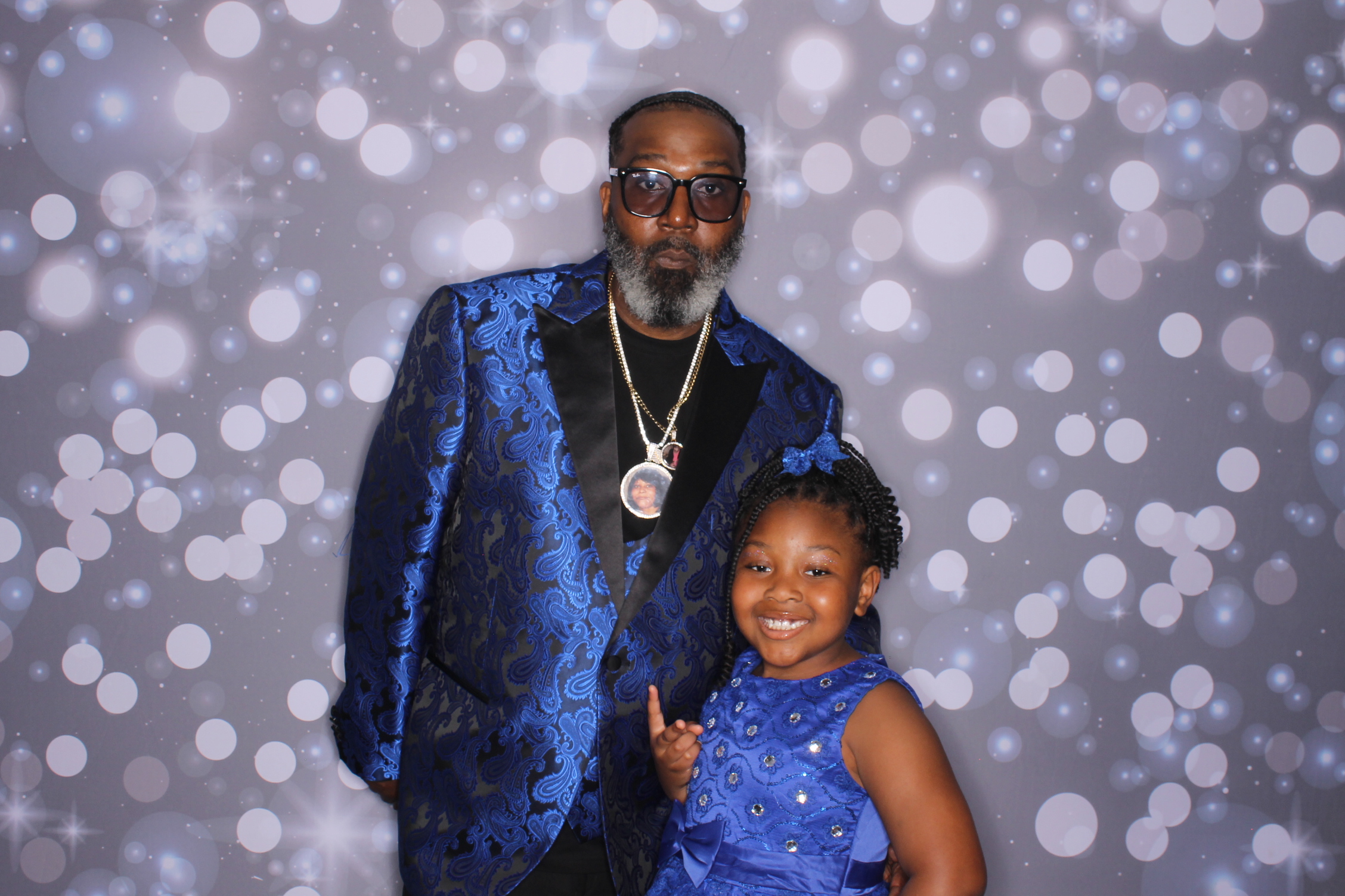 Father Daughter Cupcake Prom | View more photos from the event at gallery.photoboothcincy.com/u/PhotoBoothCincy/Father-Daughter-Cupcake-Prom-2