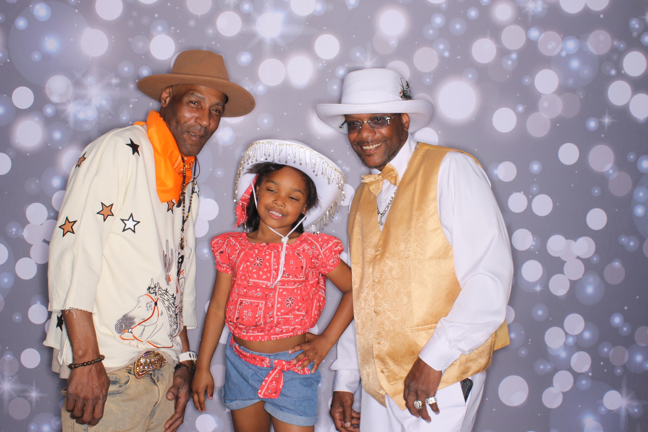 Father Daughter Cupcake Prom | View more photos from the event at gallery.photoboothcincy.com/u/PhotoBoothCincy/Father-Daughter-Cupcake-Prom-2