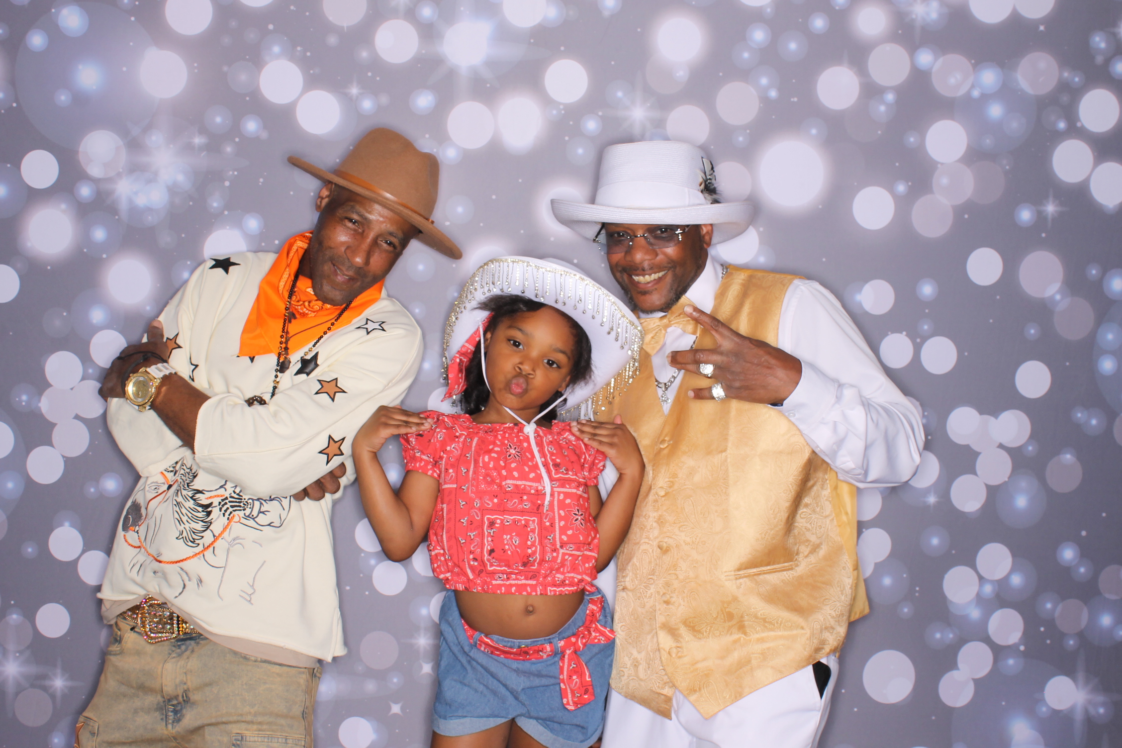 Father Daughter Cupcake Prom | View more photos from the event at gallery.photoboothcincy.com/u/PhotoBoothCincy/Father-Daughter-Cupcake-Prom-2