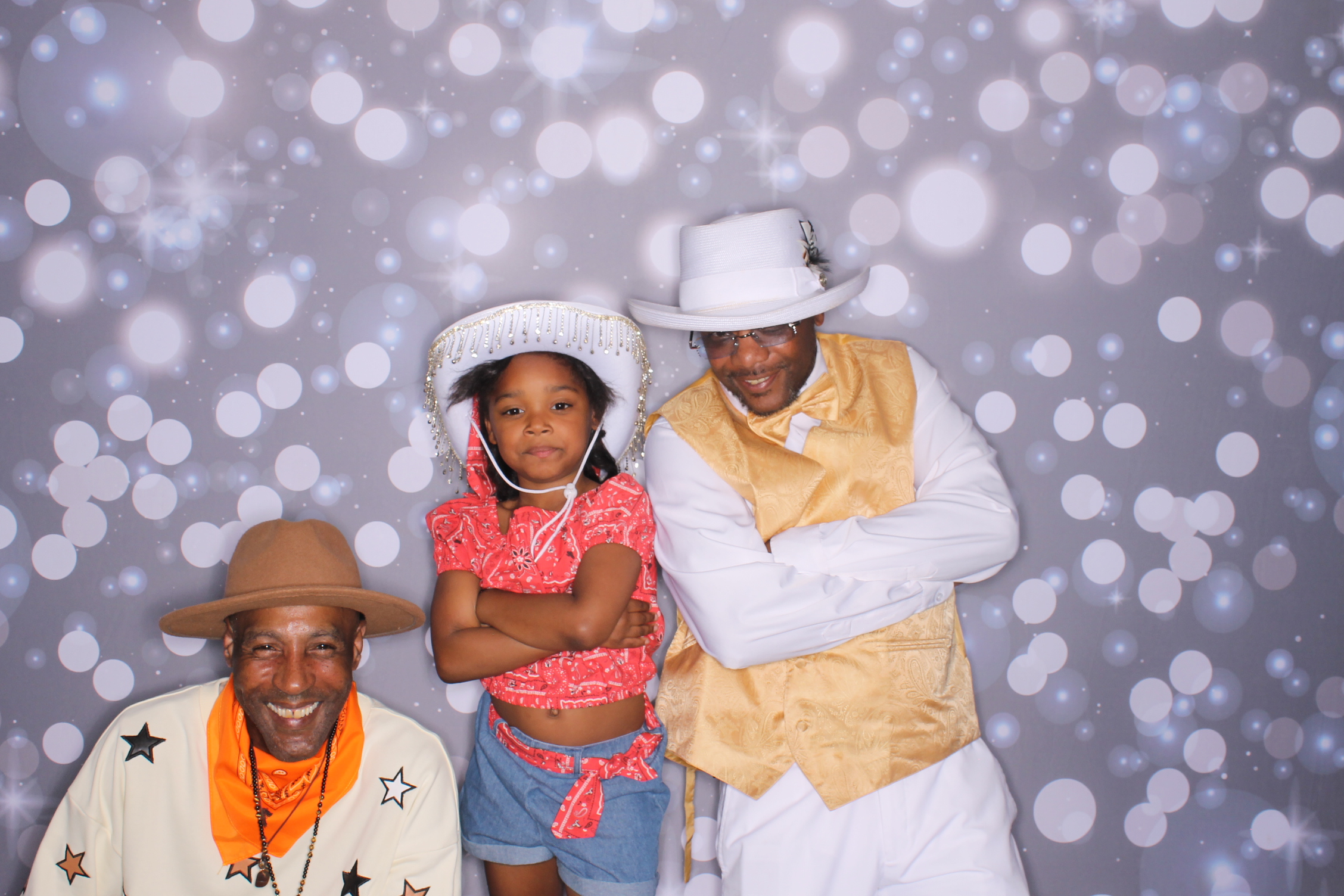 Father Daughter Cupcake Prom | View more photos from the event at gallery.photoboothcincy.com/u/PhotoBoothCincy/Father-Daughter-Cupcake-Prom-2