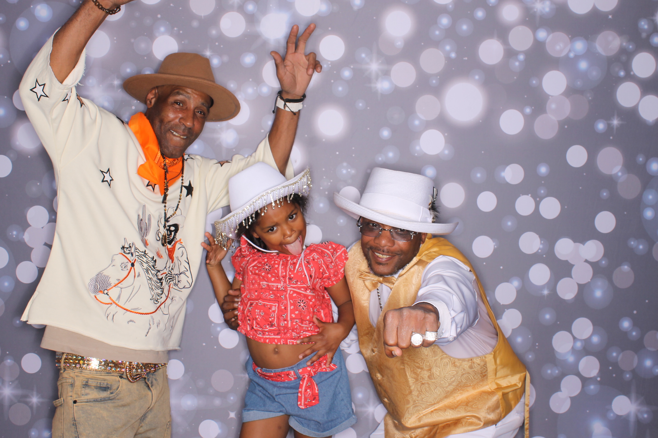 Father Daughter Cupcake Prom | View more photos from the event at gallery.photoboothcincy.com/u/PhotoBoothCincy/Father-Daughter-Cupcake-Prom-2