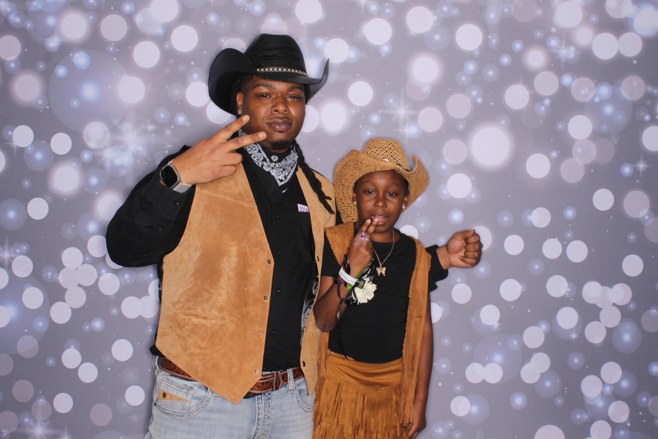 Father Daughter Cupcake Prom | View more photos from the event at gallery.photoboothcincy.com/u/PhotoBoothCincy/Father-Daughter-Cupcake-Prom-2