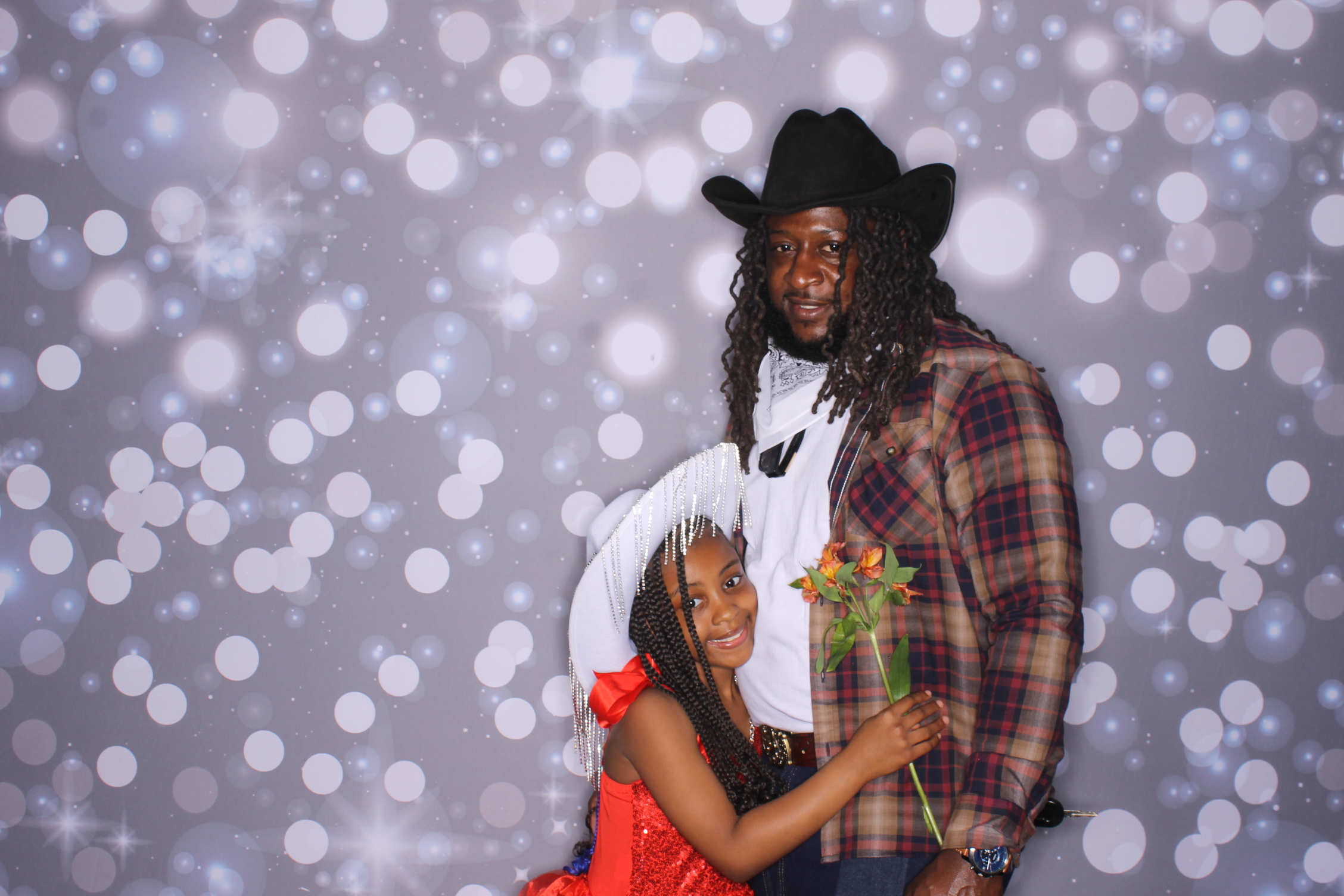 Father Daughter Cupcake Prom | View more photos from the event at gallery.photoboothcincy.com/u/PhotoBoothCincy/Father-Daughter-Cupcake-Prom-2