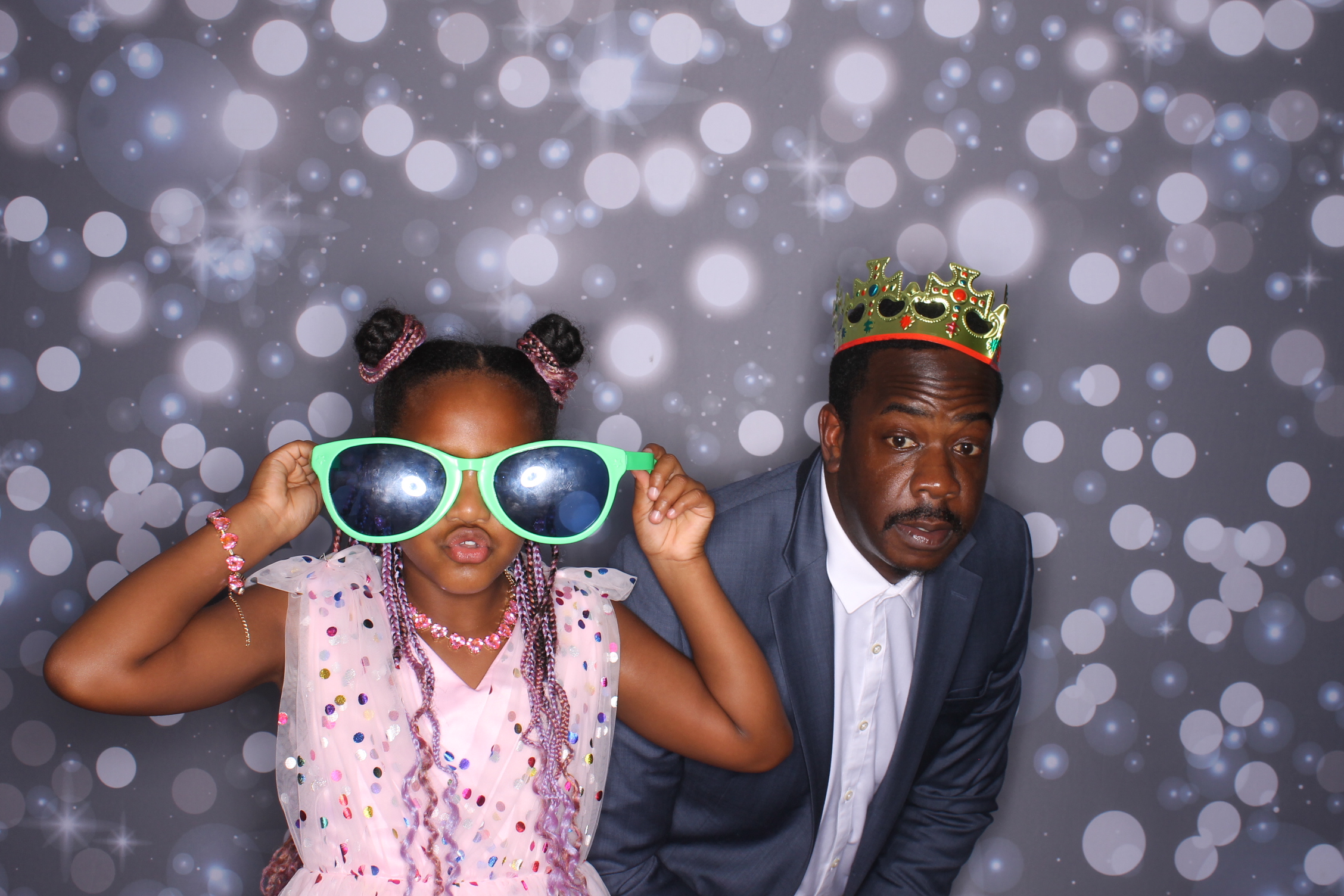 Father Daughter Cupcake Prom | View more photos from the event at gallery.photoboothcincy.com/u/PhotoBoothCincy/Father-Daughter-Cupcake-Prom-2