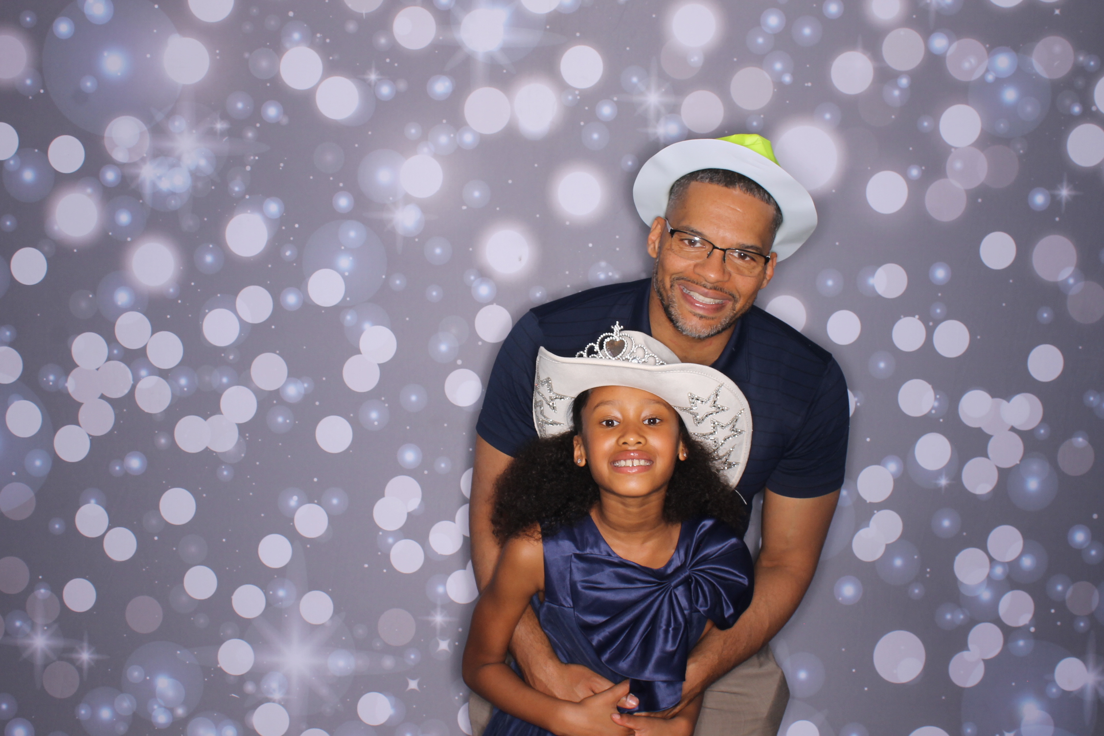 Father Daughter Cupcake Prom | View more photos from the event at gallery.photoboothcincy.com/u/PhotoBoothCincy/Father-Daughter-Cupcake-Prom-2
