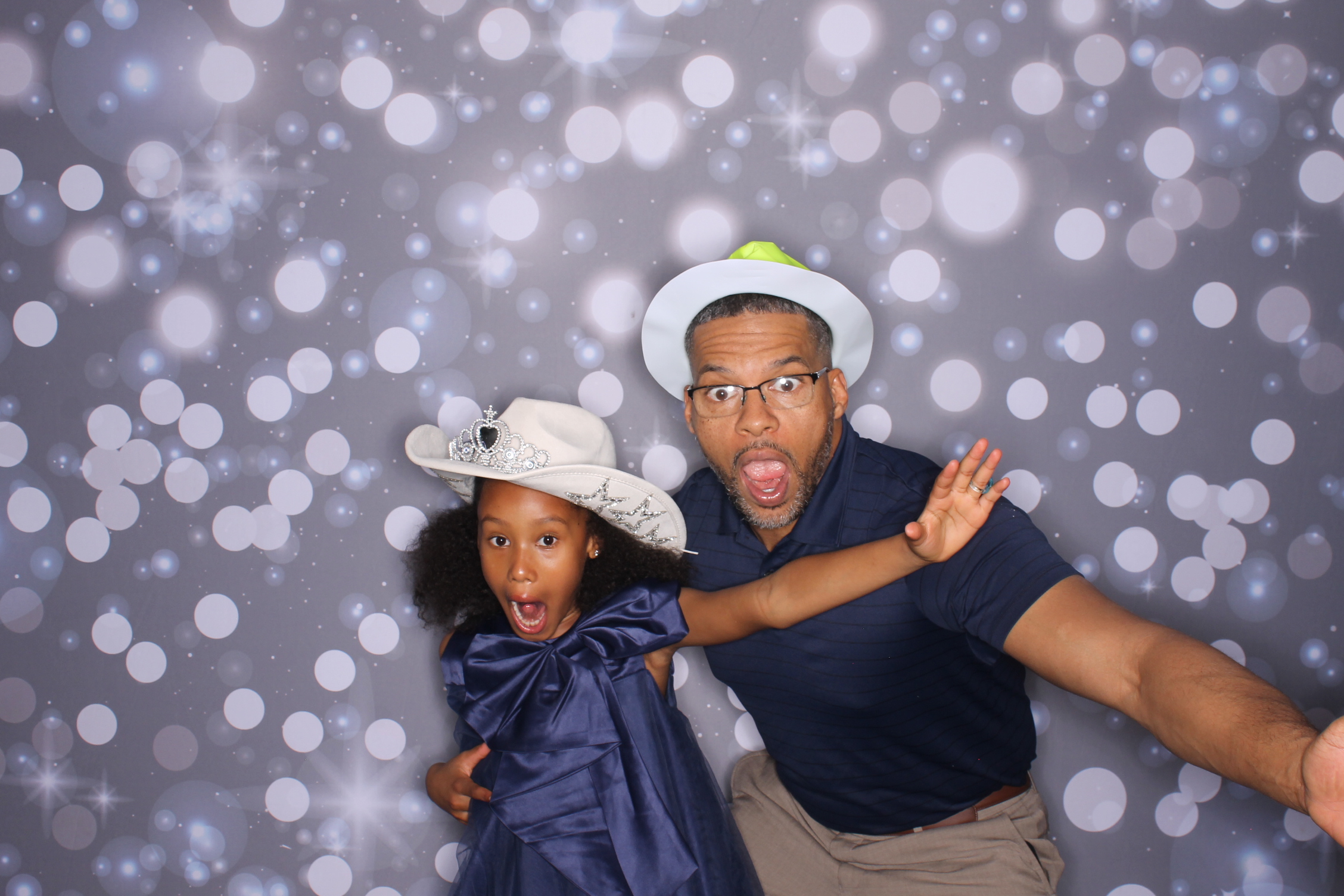 Father Daughter Cupcake Prom | View more photos from the event at gallery.photoboothcincy.com/u/PhotoBoothCincy/Father-Daughter-Cupcake-Prom-2