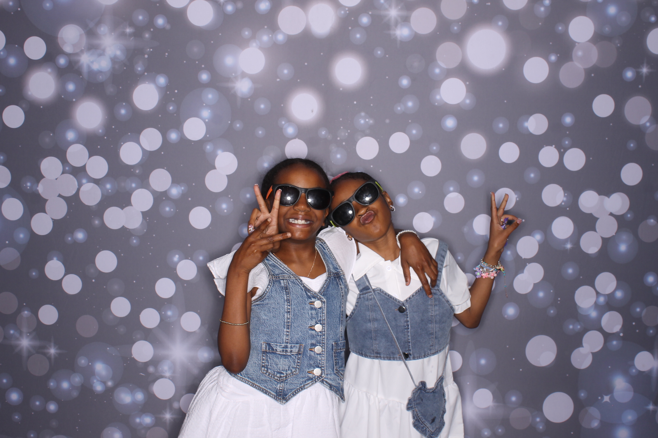 Father Daughter Cupcake Prom | View more photos from the event at gallery.photoboothcincy.com/u/PhotoBoothCincy/Father-Daughter-Cupcake-Prom-2