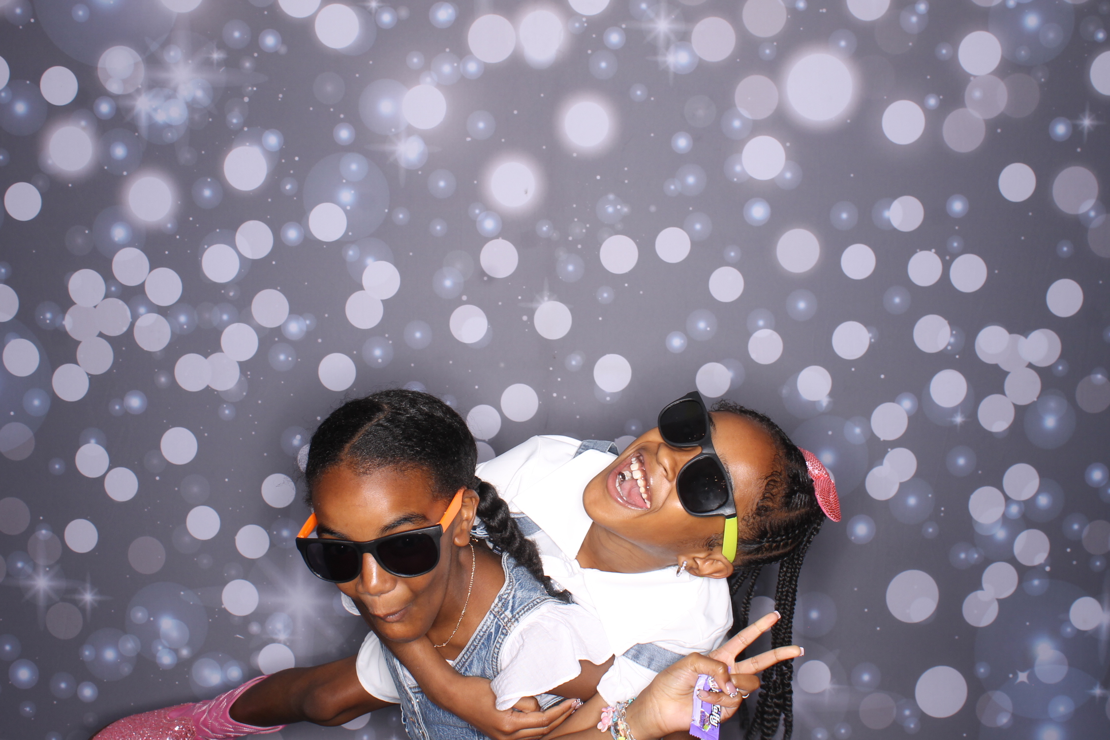 Father Daughter Cupcake Prom | View more photos from the event at gallery.photoboothcincy.com/u/PhotoBoothCincy/Father-Daughter-Cupcake-Prom-2