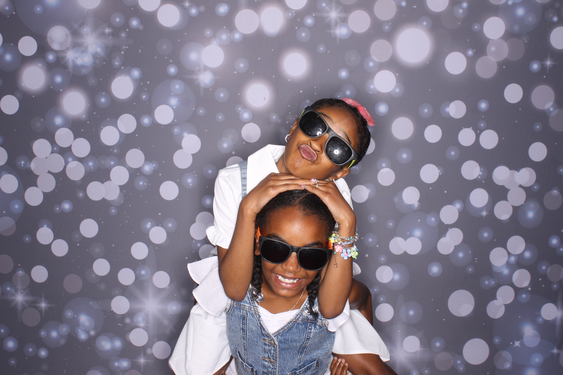 Father Daughter Cupcake Prom | View more photos from the event at gallery.photoboothcincy.com/u/PhotoBoothCincy/Father-Daughter-Cupcake-Prom-2