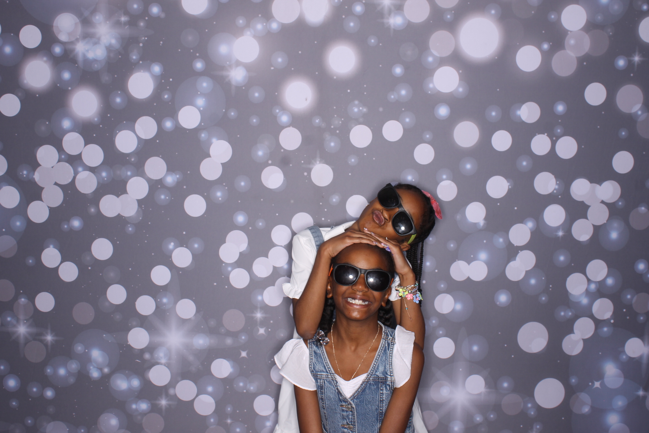 Father Daughter Cupcake Prom | View more photos from the event at gallery.photoboothcincy.com/u/PhotoBoothCincy/Father-Daughter-Cupcake-Prom-2