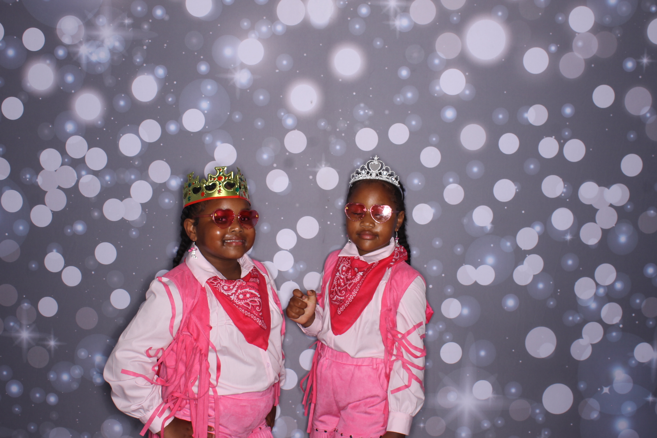 Father Daughter Cupcake Prom | View more photos from the event at gallery.photoboothcincy.com/u/PhotoBoothCincy/Father-Daughter-Cupcake-Prom-2