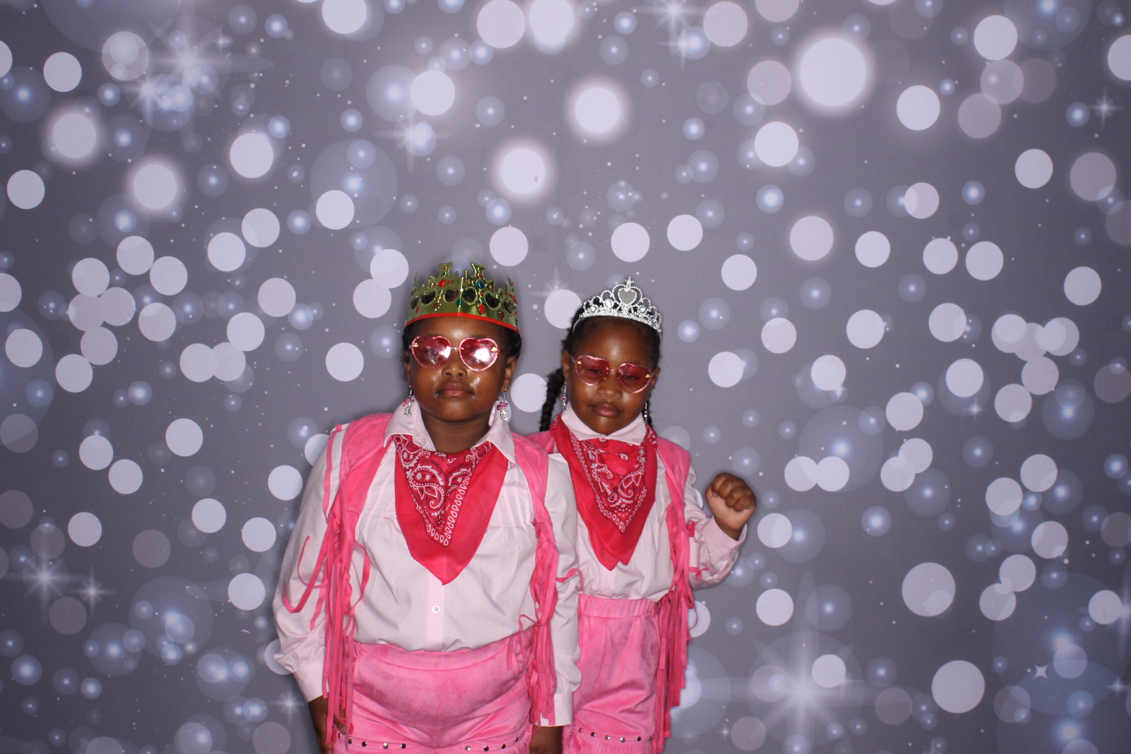 Father Daughter Cupcake Prom | View more photos from the event at gallery.photoboothcincy.com/u/PhotoBoothCincy/Father-Daughter-Cupcake-Prom-2