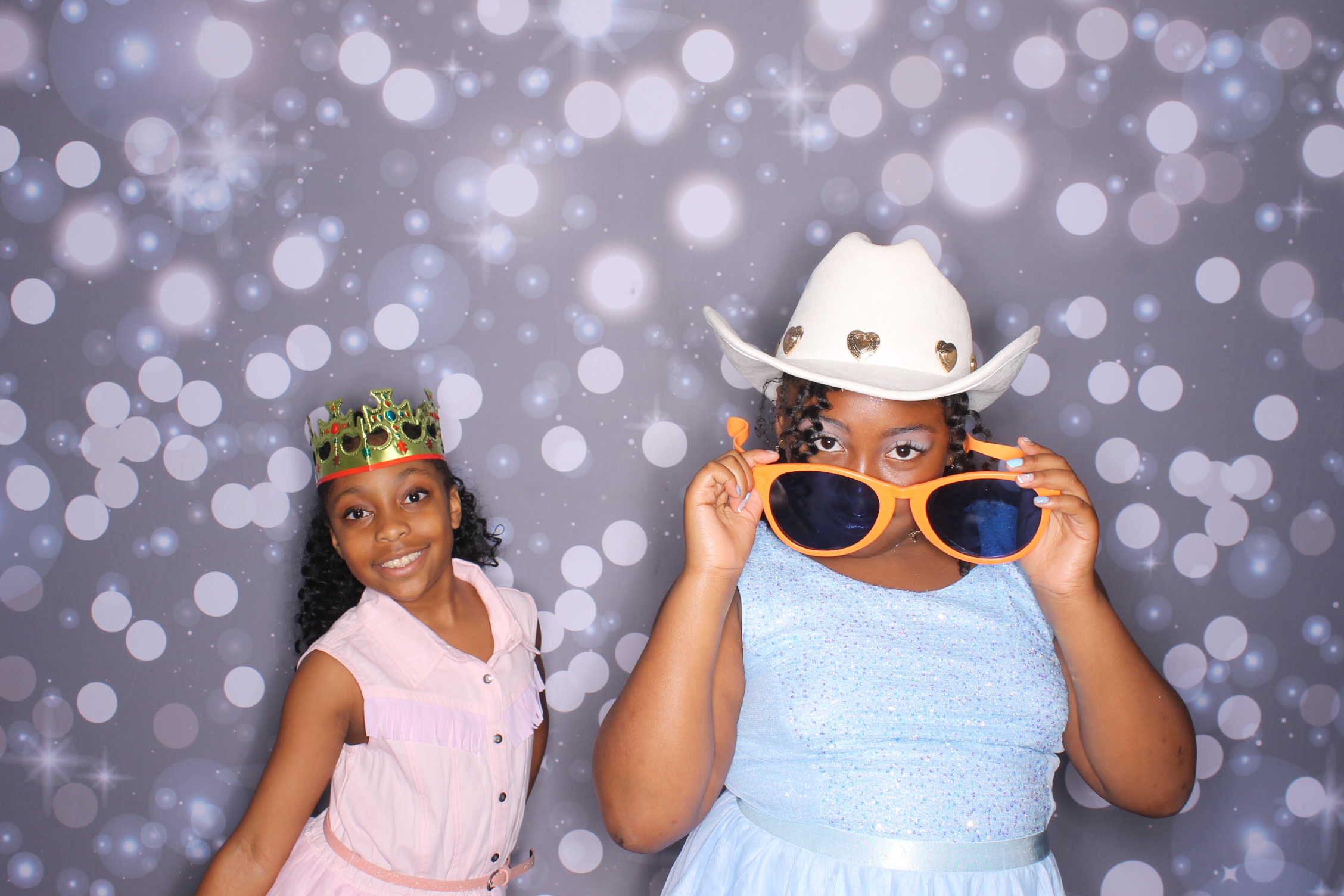 Father Daughter Cupcake Prom | View more photos from the event at gallery.photoboothcincy.com/u/PhotoBoothCincy/Father-Daughter-Cupcake-Prom-2