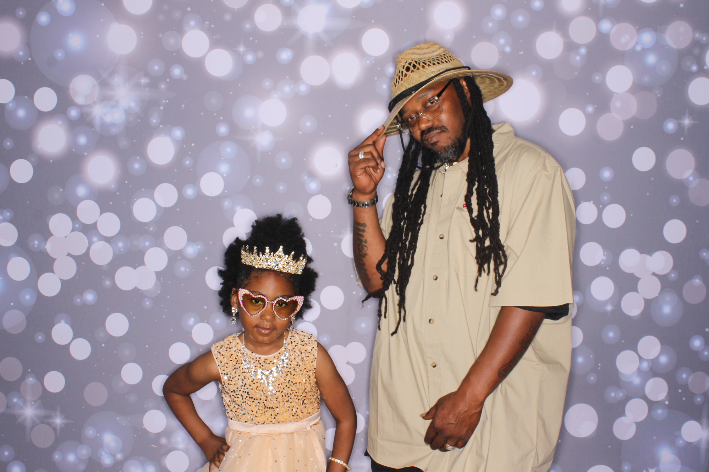 Father Daughter Cupcake Prom | View more photos from the event at gallery.photoboothcincy.com/u/PhotoBoothCincy/Father-Daughter-Cupcake-Prom-2