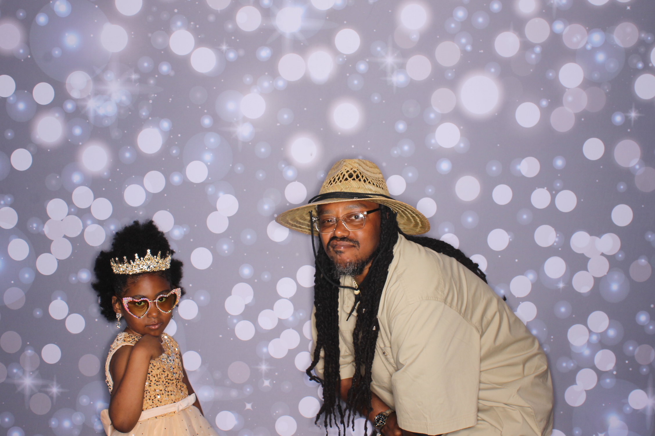 Father Daughter Cupcake Prom | View more photos from the event at gallery.photoboothcincy.com/u/PhotoBoothCincy/Father-Daughter-Cupcake-Prom-2