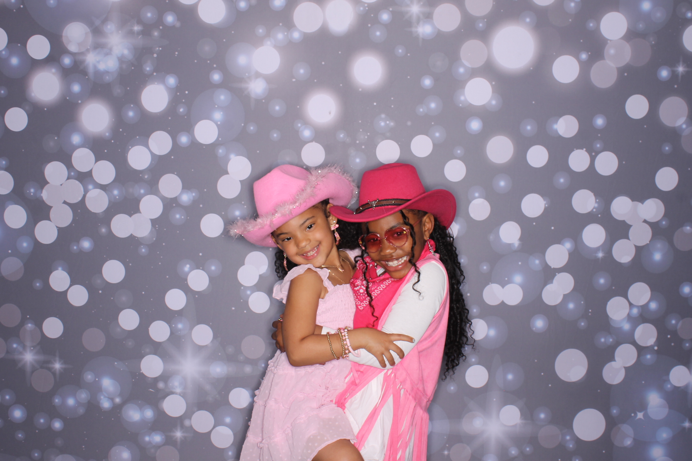 Father Daughter Cupcake Prom | View more photos from the event at gallery.photoboothcincy.com/u/PhotoBoothCincy/Father-Daughter-Cupcake-Prom-2
