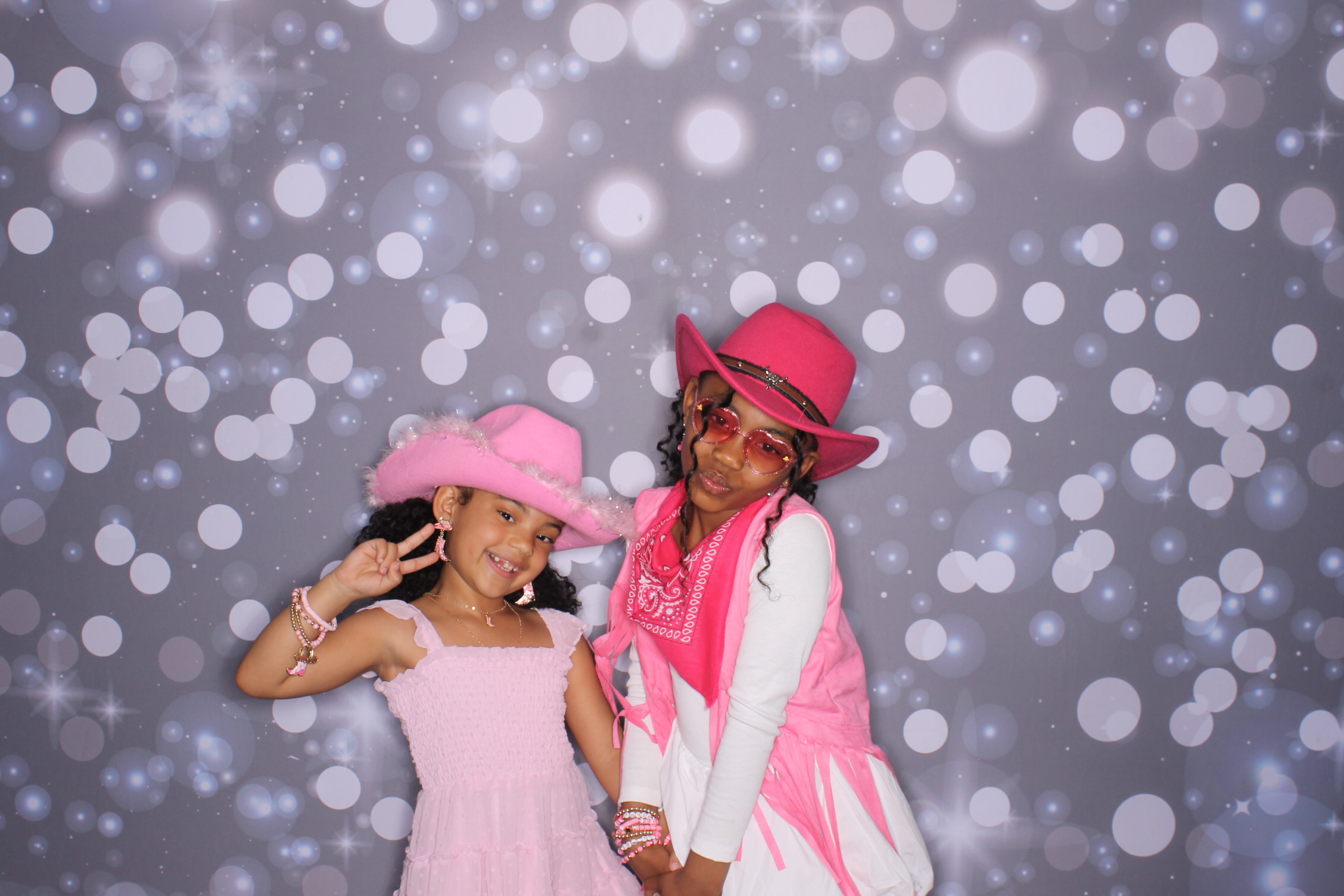Father Daughter Cupcake Prom | View more photos from the event at gallery.photoboothcincy.com/u/PhotoBoothCincy/Father-Daughter-Cupcake-Prom-2