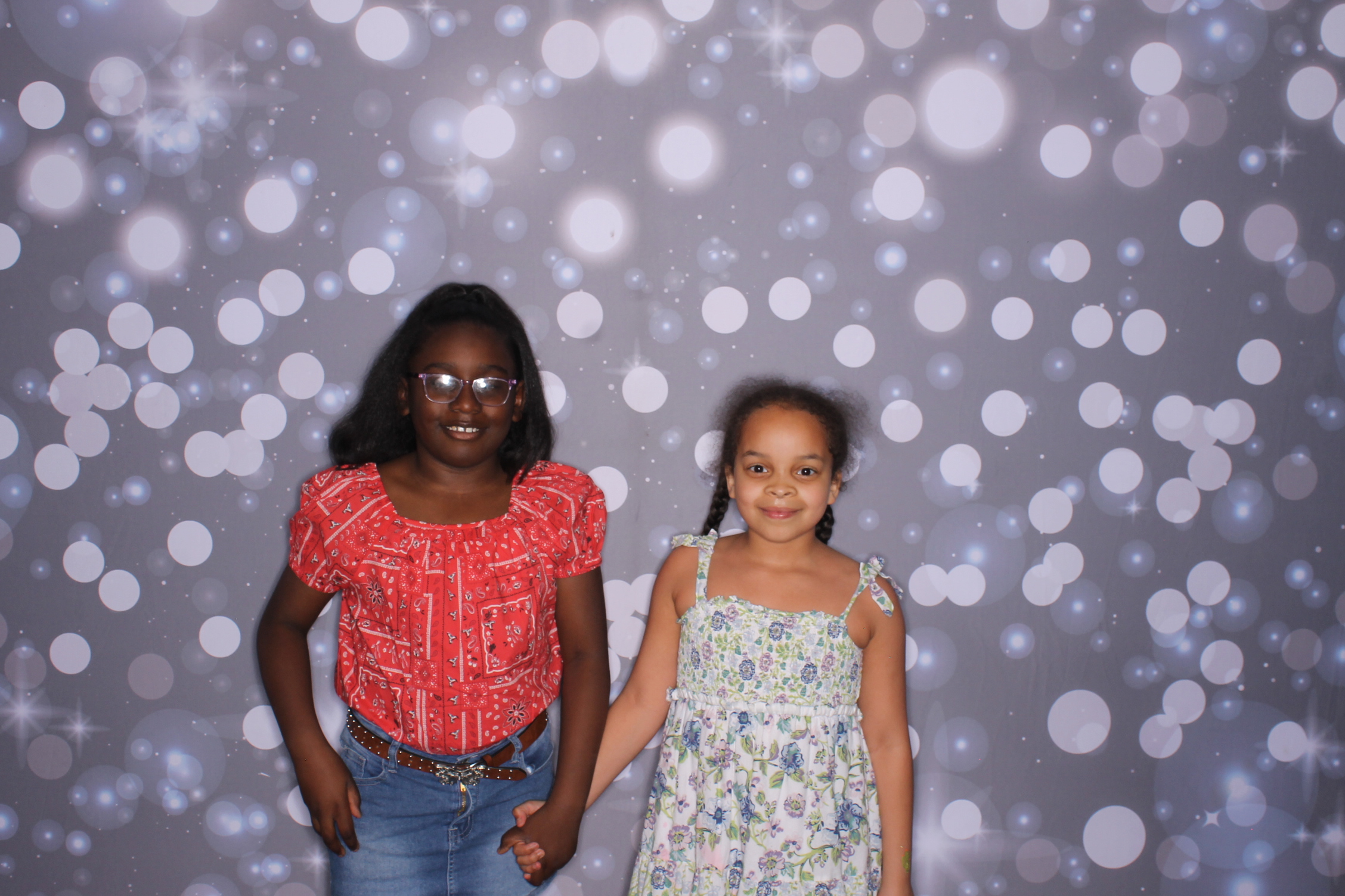 Father Daughter Cupcake Prom | View more photos from the event at gallery.photoboothcincy.com/u/PhotoBoothCincy/Father-Daughter-Cupcake-Prom-2