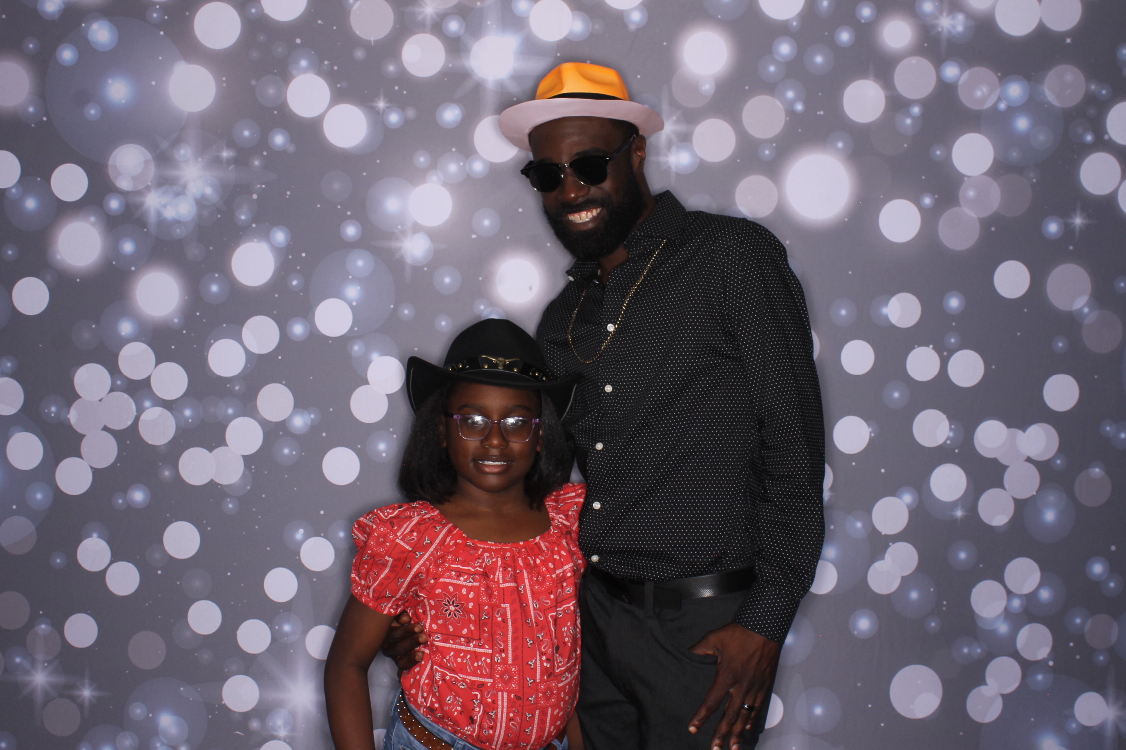 Father Daughter Cupcake Prom | View more photos from the event at gallery.photoboothcincy.com/u/PhotoBoothCincy/Father-Daughter-Cupcake-Prom-2