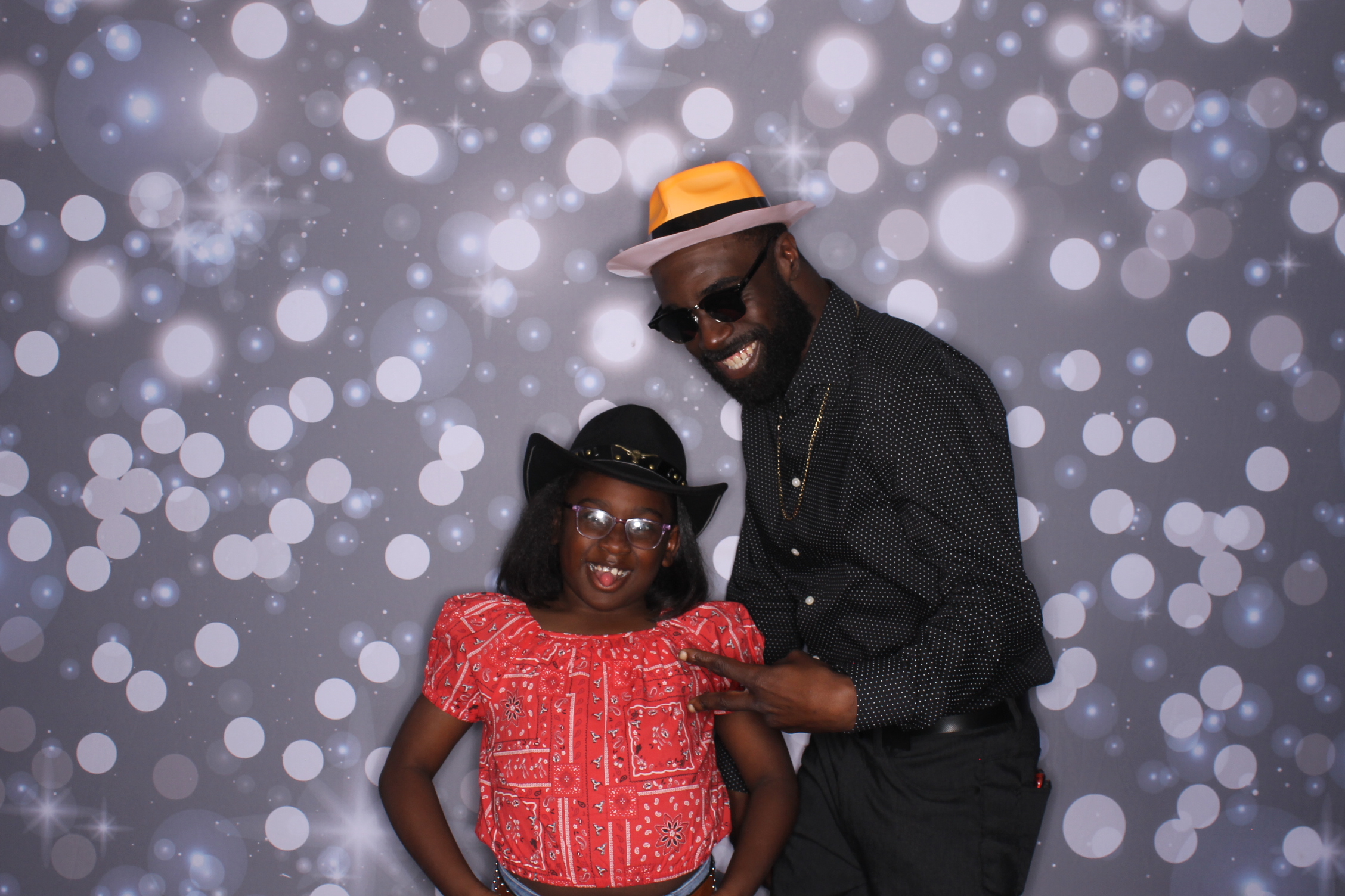 Father Daughter Cupcake Prom | View more photos from the event at gallery.photoboothcincy.com/u/PhotoBoothCincy/Father-Daughter-Cupcake-Prom-2