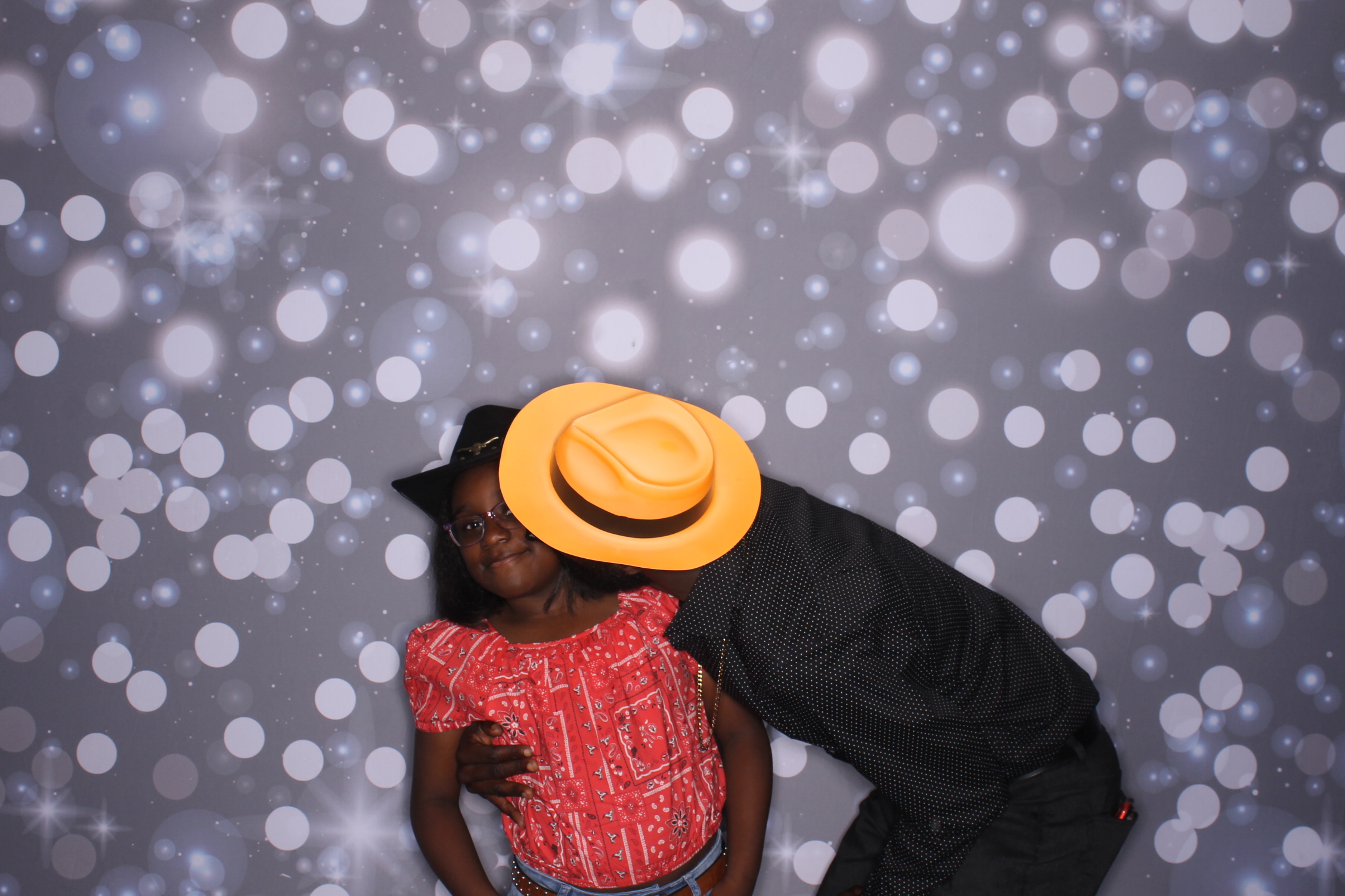 Father Daughter Cupcake Prom | View more photos from the event at gallery.photoboothcincy.com/u/PhotoBoothCincy/Father-Daughter-Cupcake-Prom-2