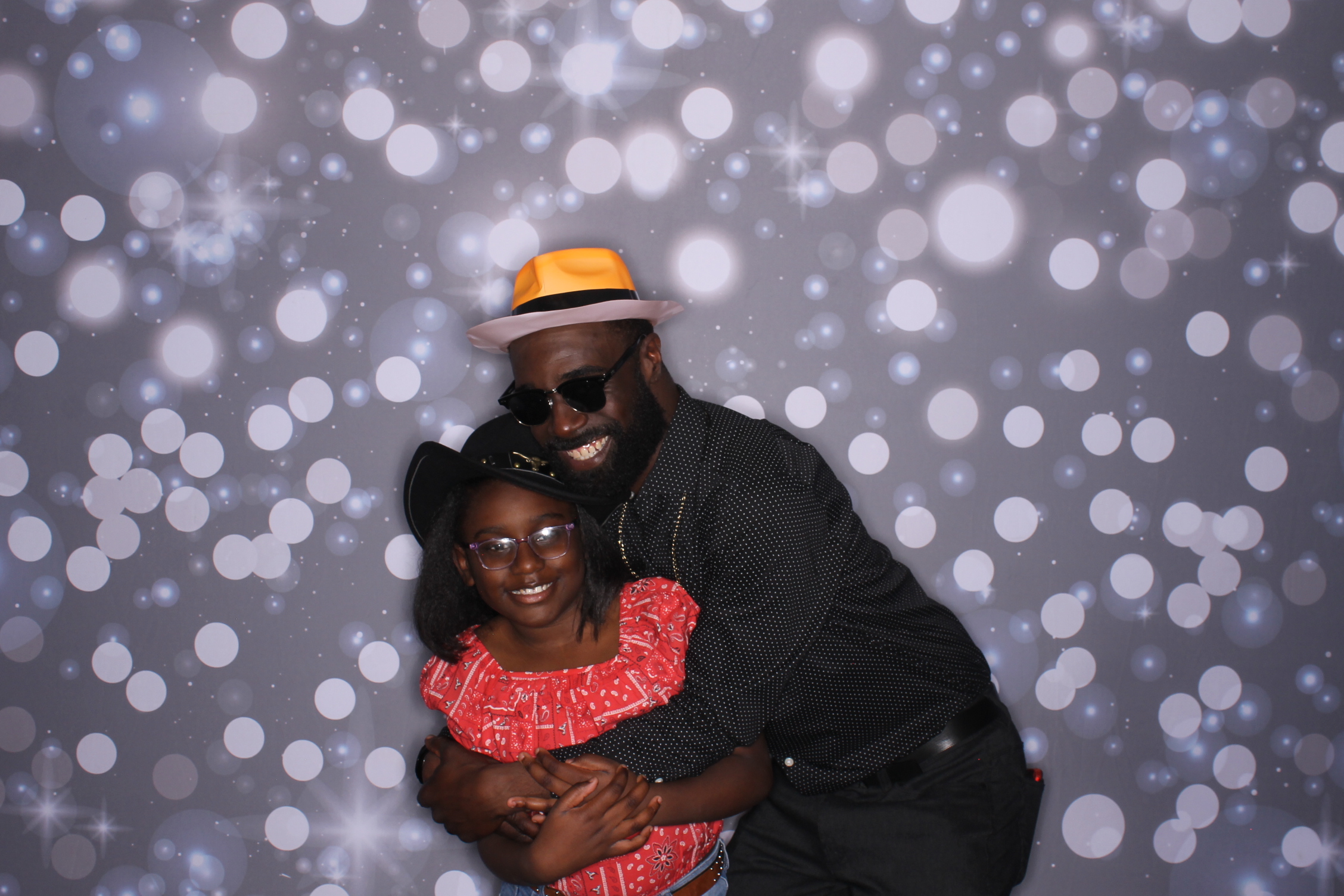 Father Daughter Cupcake Prom | View more photos from the event at gallery.photoboothcincy.com/u/PhotoBoothCincy/Father-Daughter-Cupcake-Prom-2
