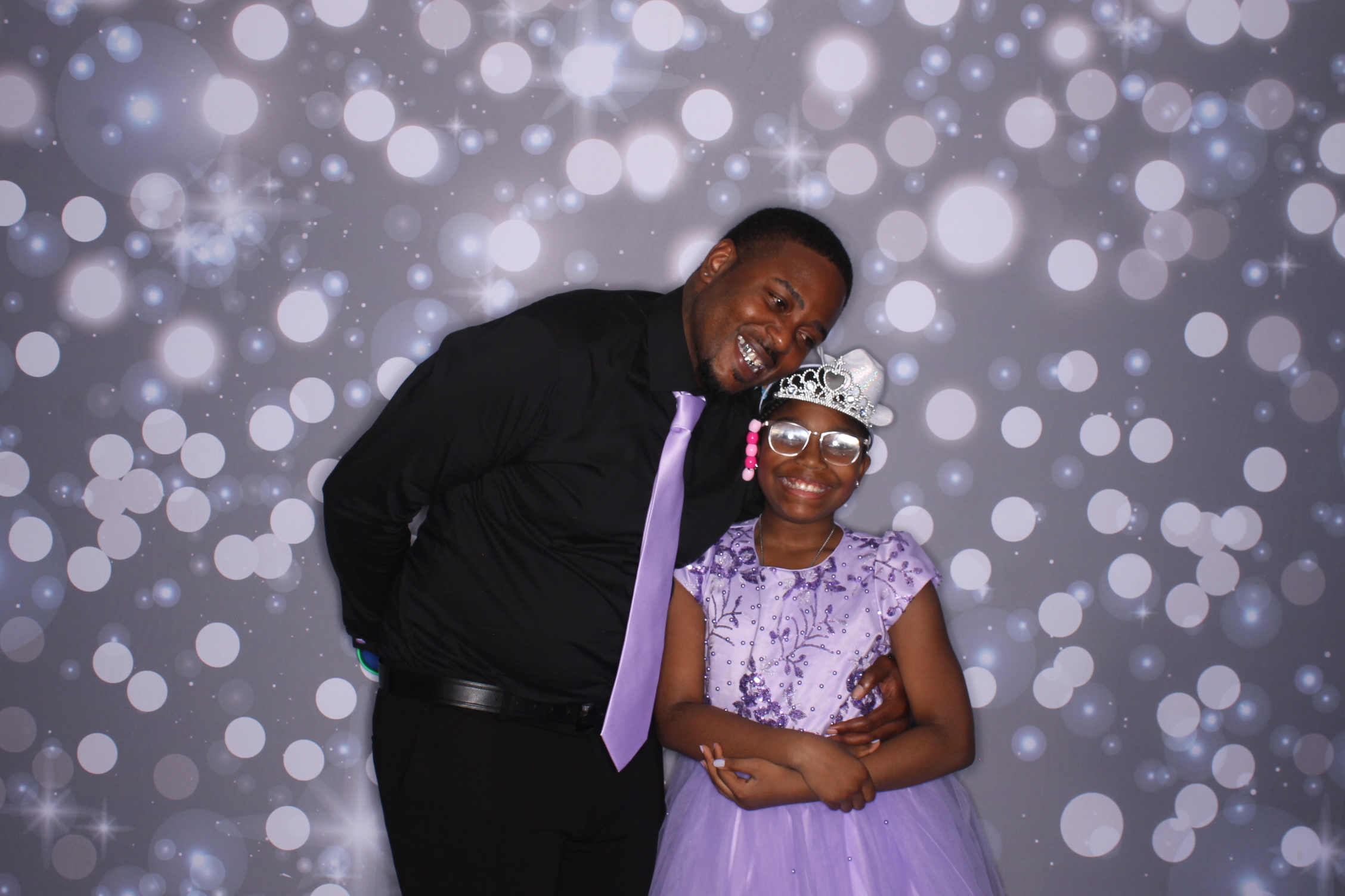 Father Daughter Cupcake Prom | View more photos from the event at gallery.photoboothcincy.com/u/PhotoBoothCincy/Father-Daughter-Cupcake-Prom-2