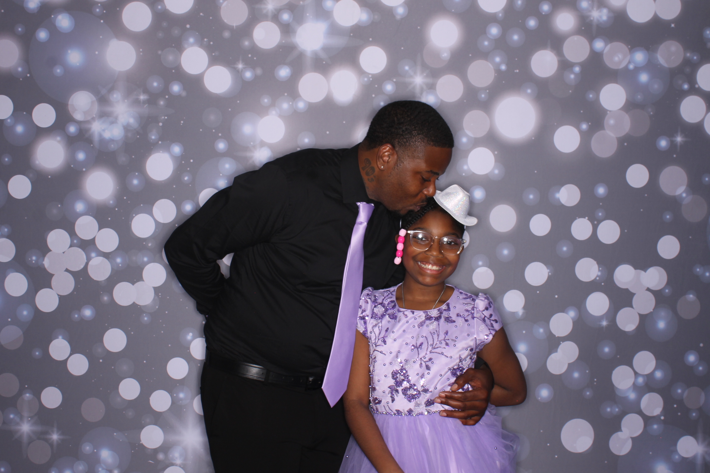 Father Daughter Cupcake Prom | View more photos from the event at gallery.photoboothcincy.com/u/PhotoBoothCincy/Father-Daughter-Cupcake-Prom-2