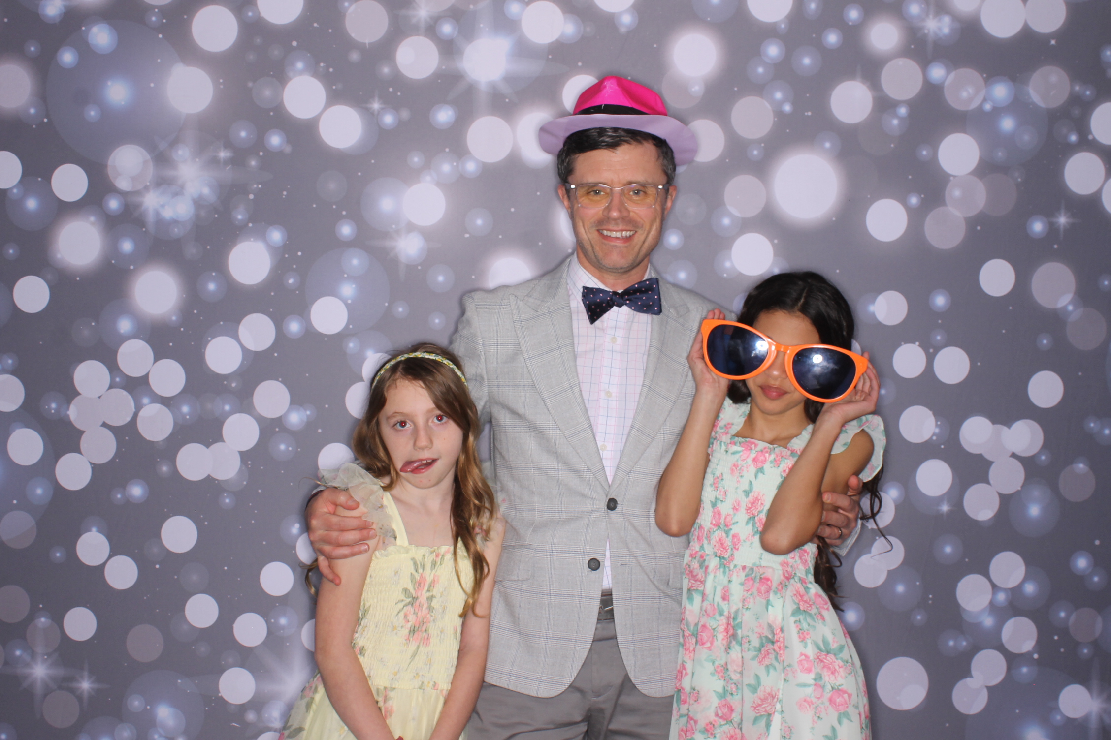 Father Daughter Cupcake Prom | View more photos from the event at gallery.photoboothcincy.com/u/PhotoBoothCincy/Father-Daughter-Cupcake-Prom-2
