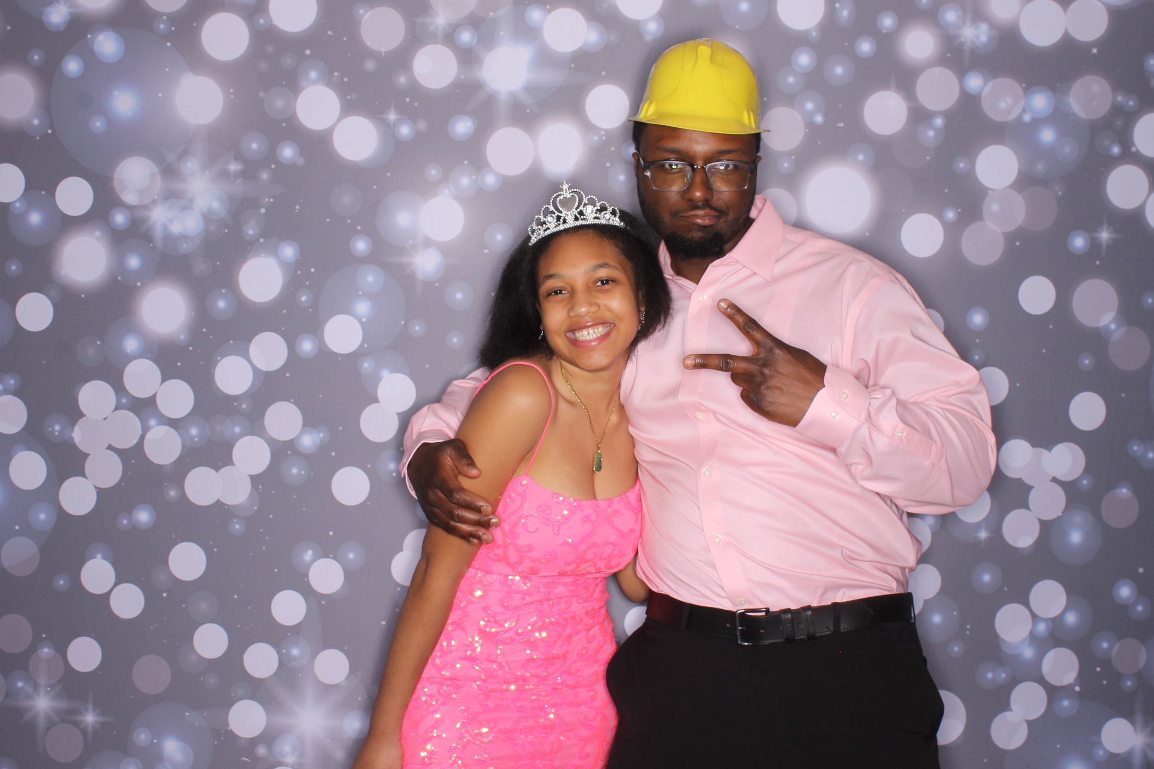 Father Daughter Cupcake Prom | View more photos from the event at gallery.photoboothcincy.com/u/PhotoBoothCincy/Father-Daughter-Cupcake-Prom-2
