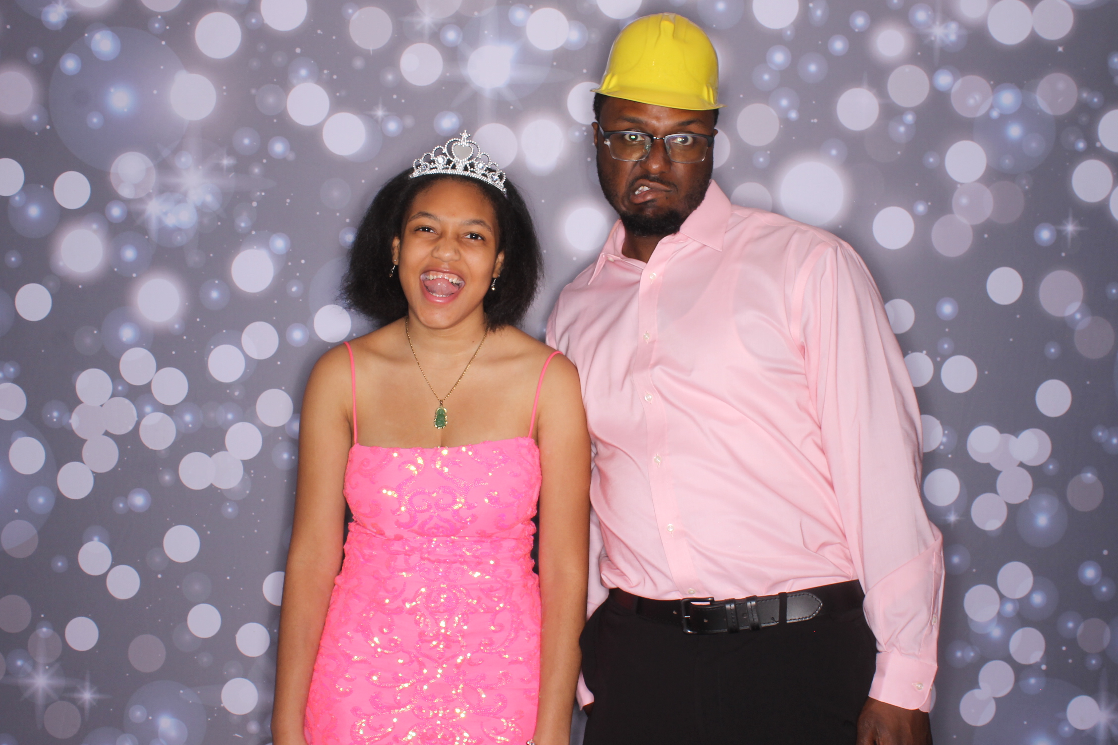 Father Daughter Cupcake Prom | View more photos from the event at gallery.photoboothcincy.com/u/PhotoBoothCincy/Father-Daughter-Cupcake-Prom-2