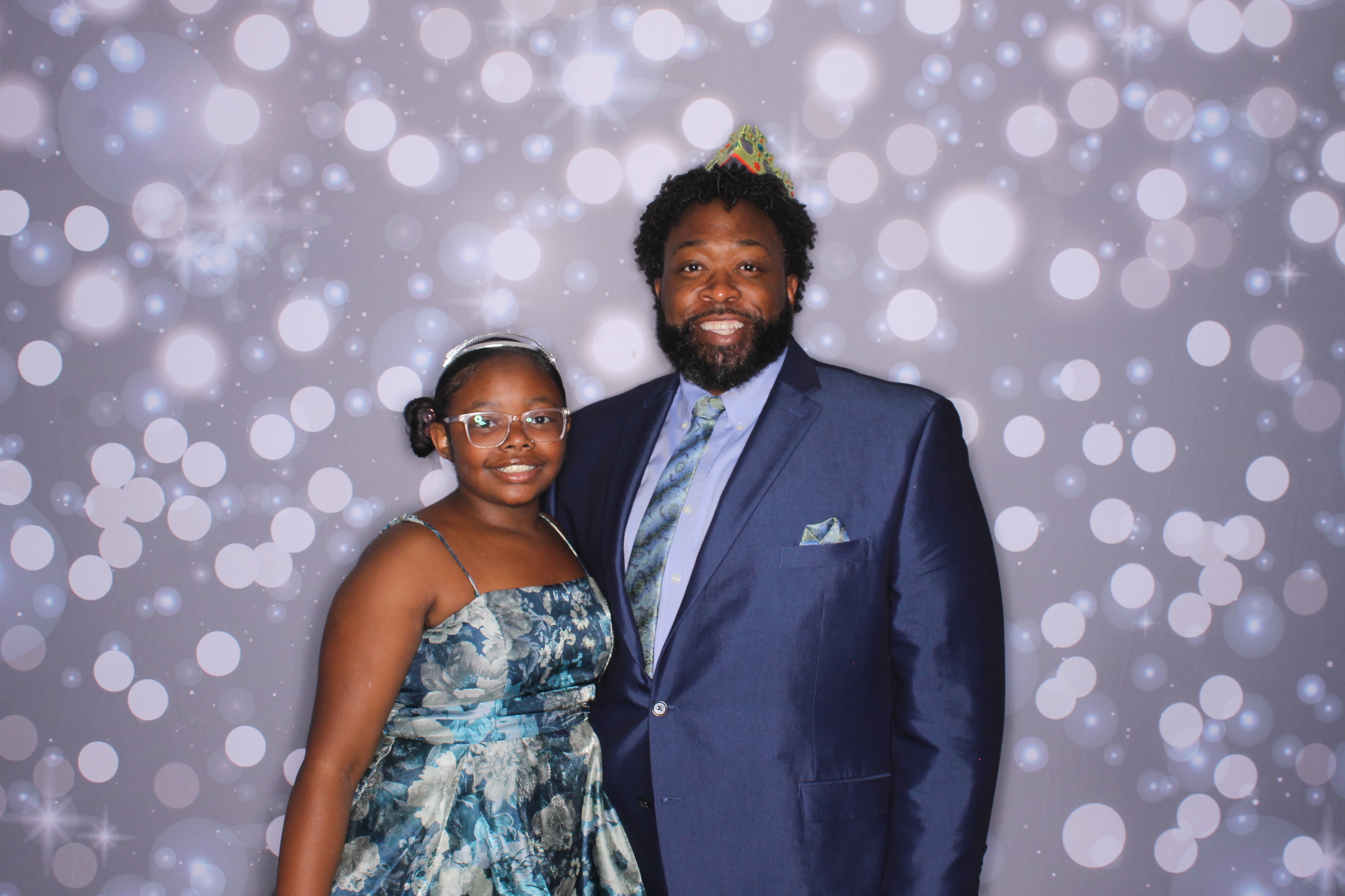 Father Daughter Cupcake Prom | View more photos from the event at gallery.photoboothcincy.com/u/PhotoBoothCincy/Father-Daughter-Cupcake-Prom-2